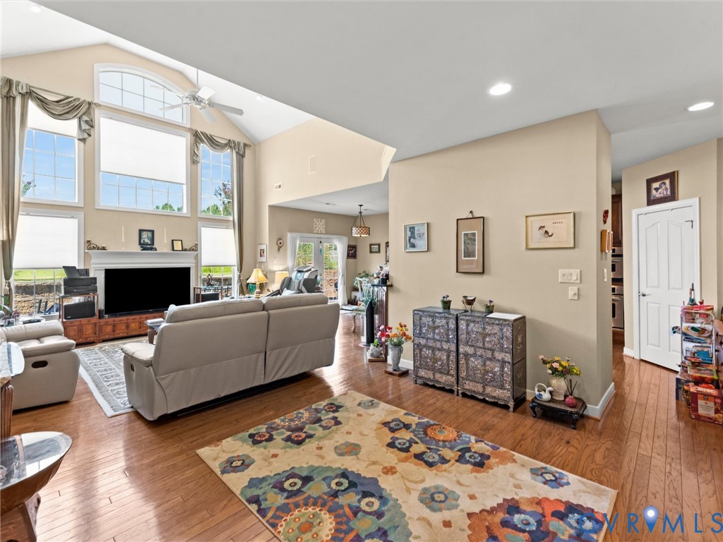 5530 Villa Green Dr