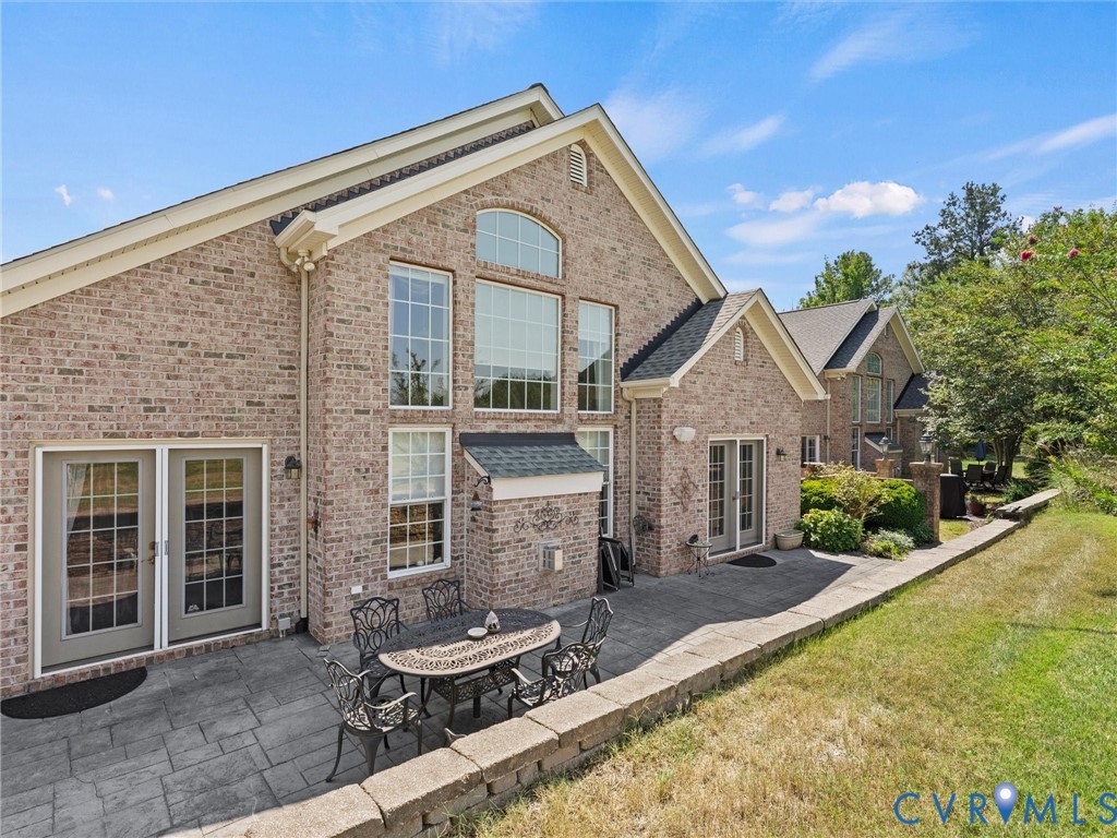 5530 Villa Green Dr