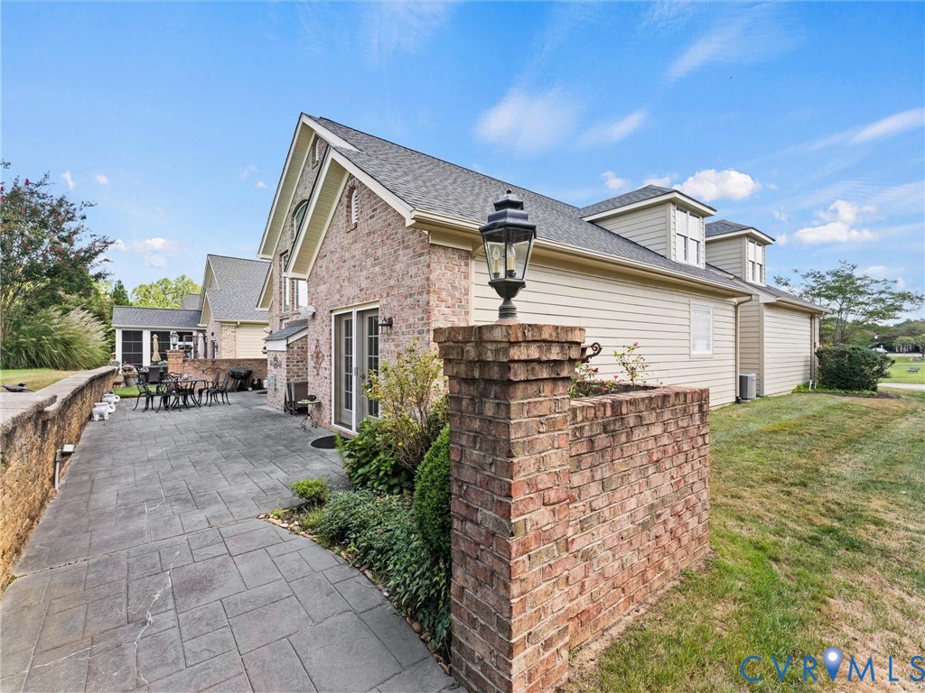 5530 Villa Green Dr