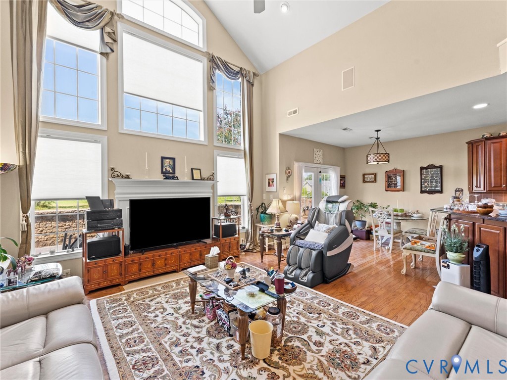 5530 Villa Green Dr