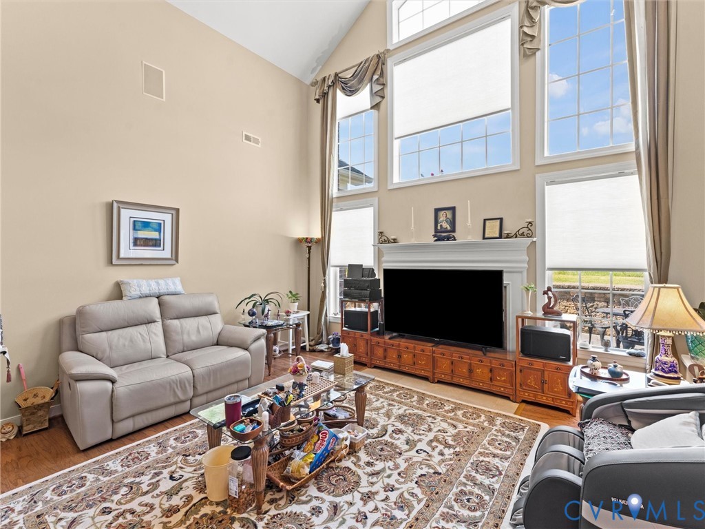5530 Villa Green Dr