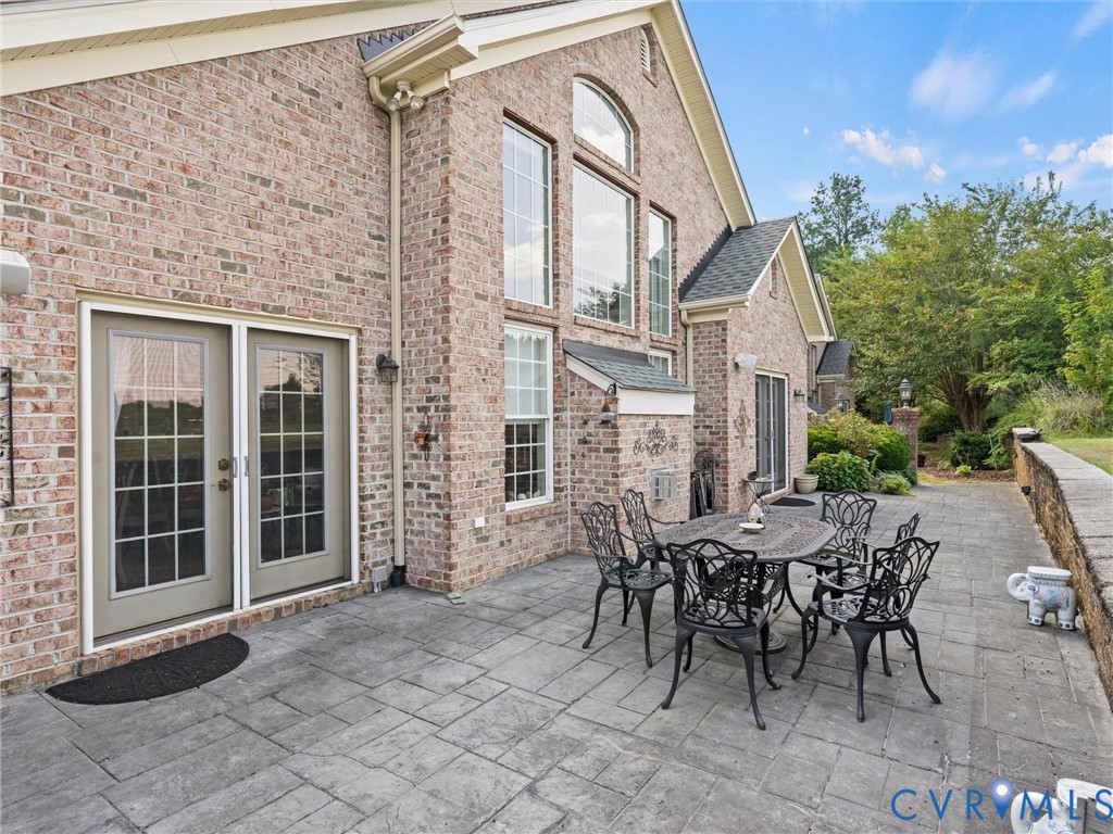 5530 Villa Green Dr