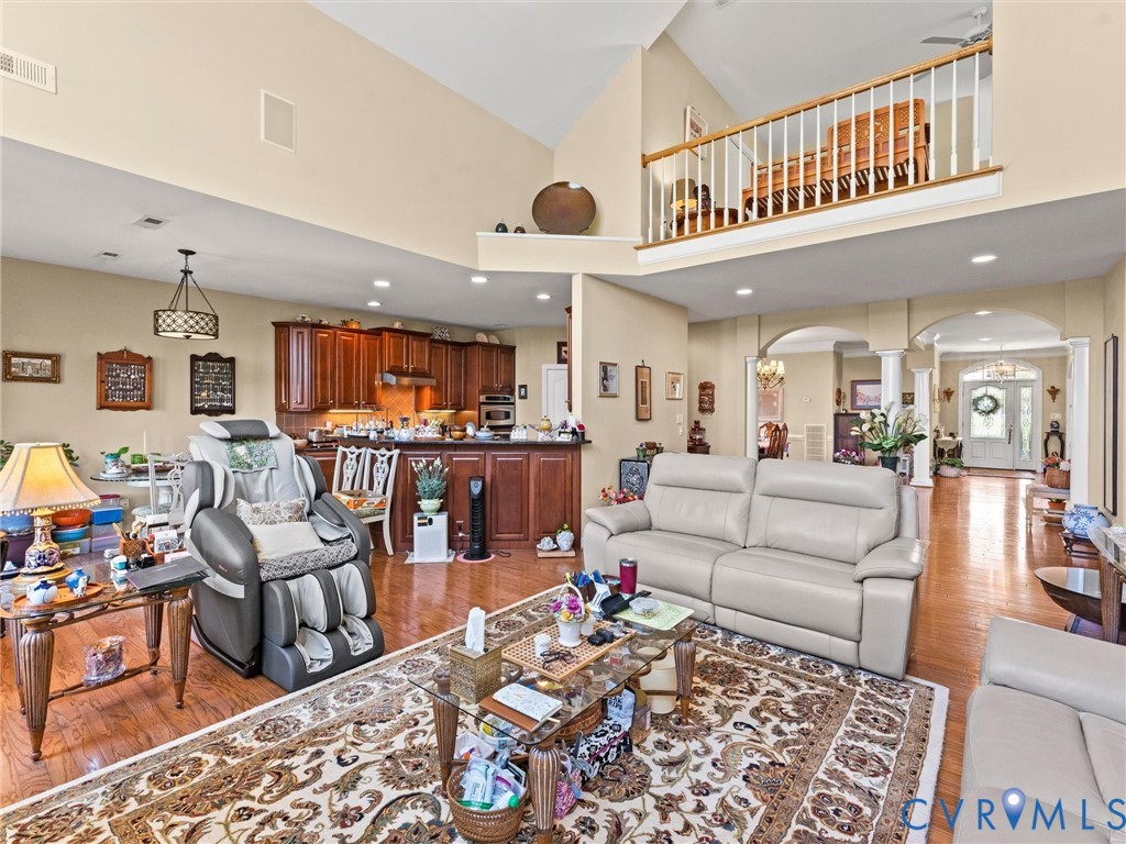 5530 Villa Green Dr