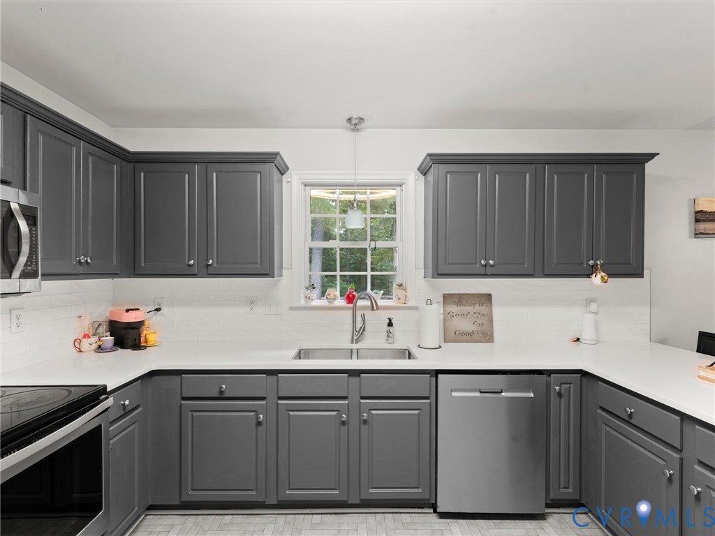 7019 Highcrest Ridge Dr