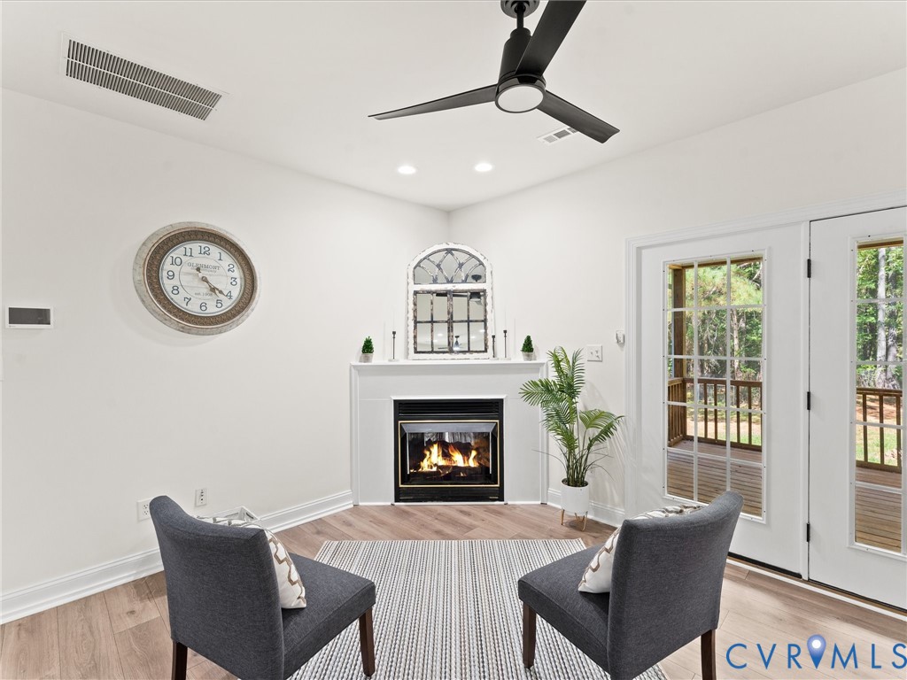 12 Henderson Rd