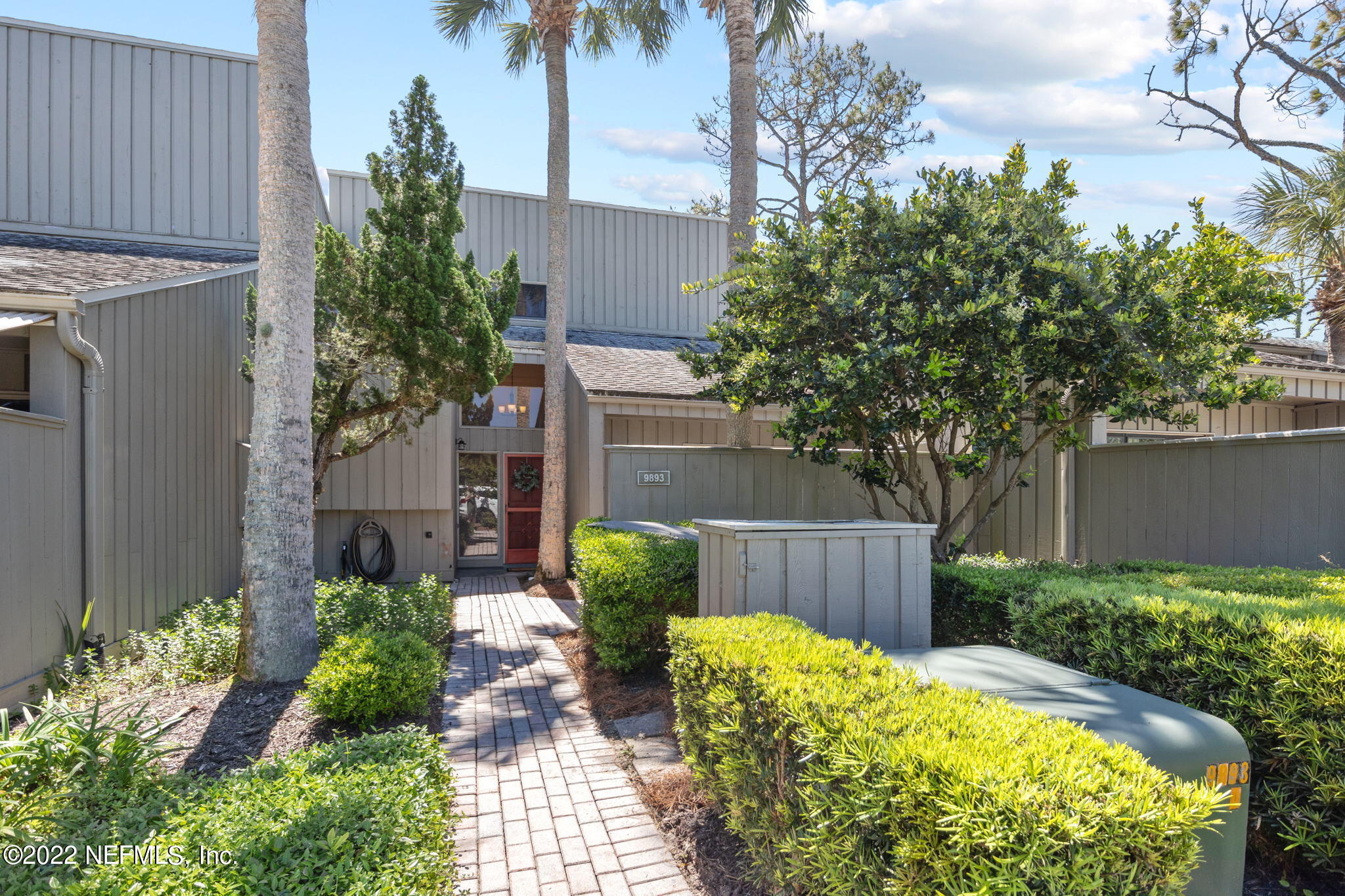 9893 SAWGRASS DR E