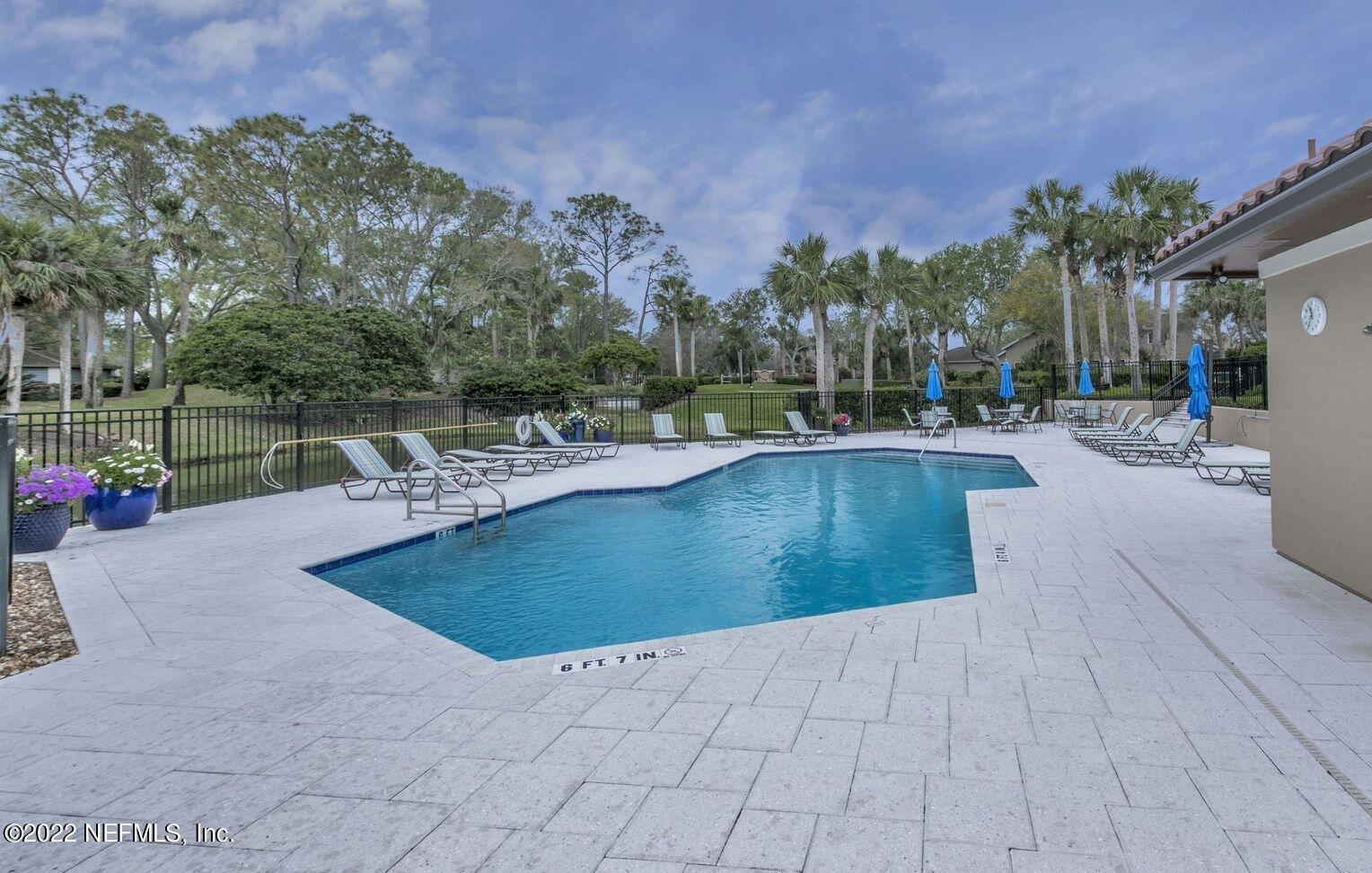 9893 SAWGRASS DR E