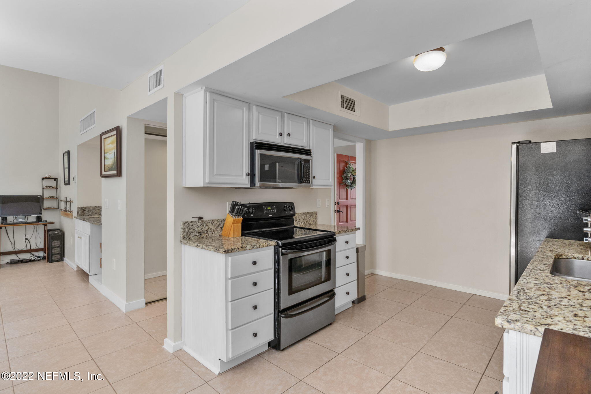 9893 SAWGRASS DR E