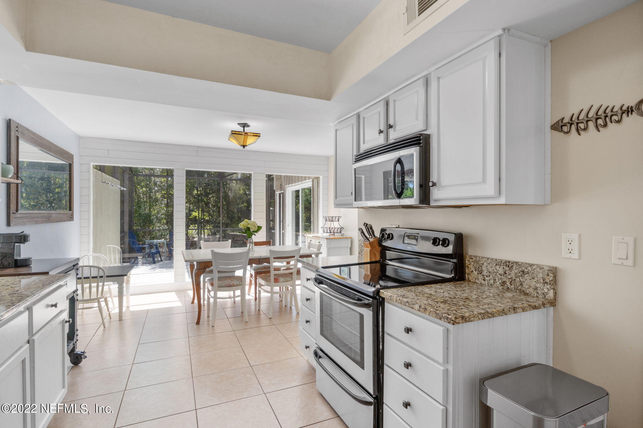 9893 SAWGRASS DR E