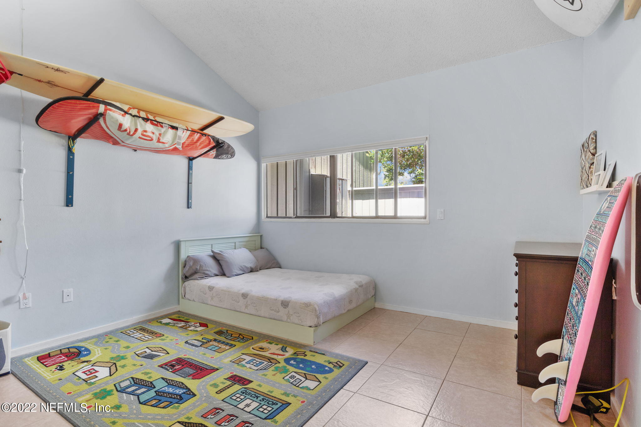 9893 SAWGRASS DR E