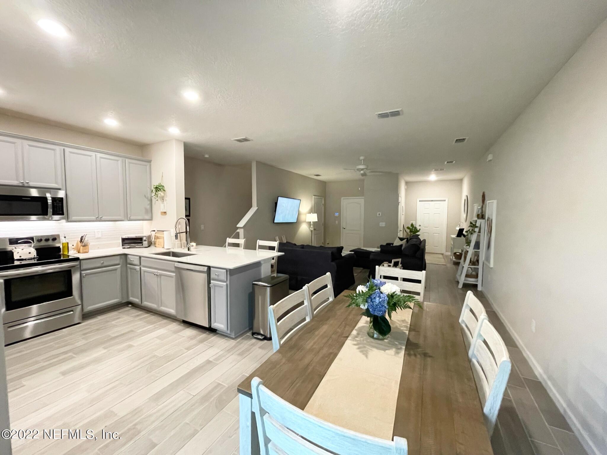 2555 SANDY DUNE DR