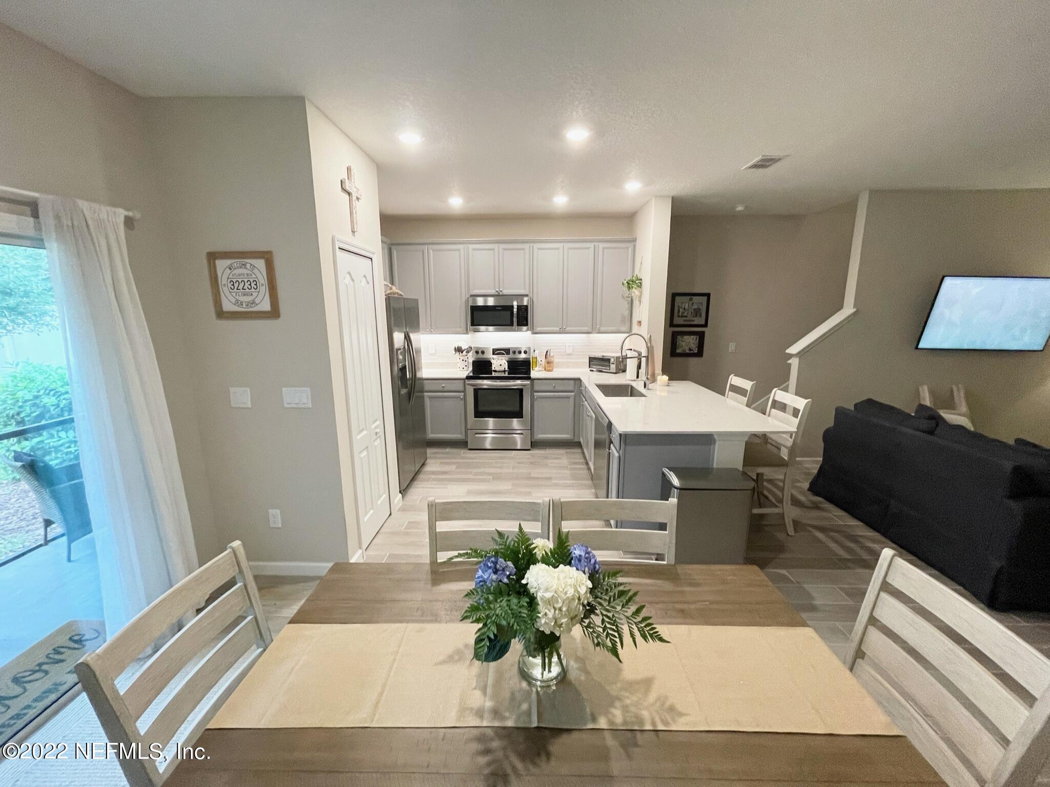 2555 SANDY DUNE DR