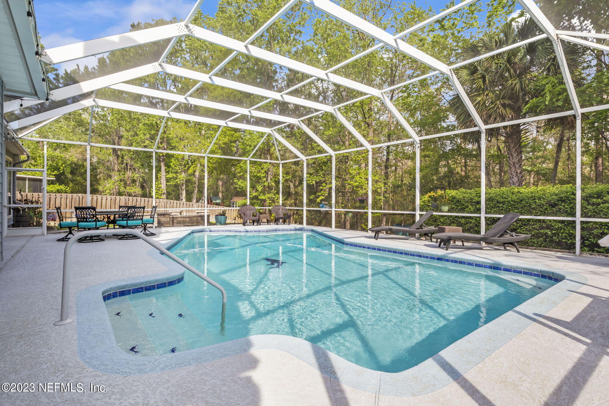 12279 LAKE FERN DR E