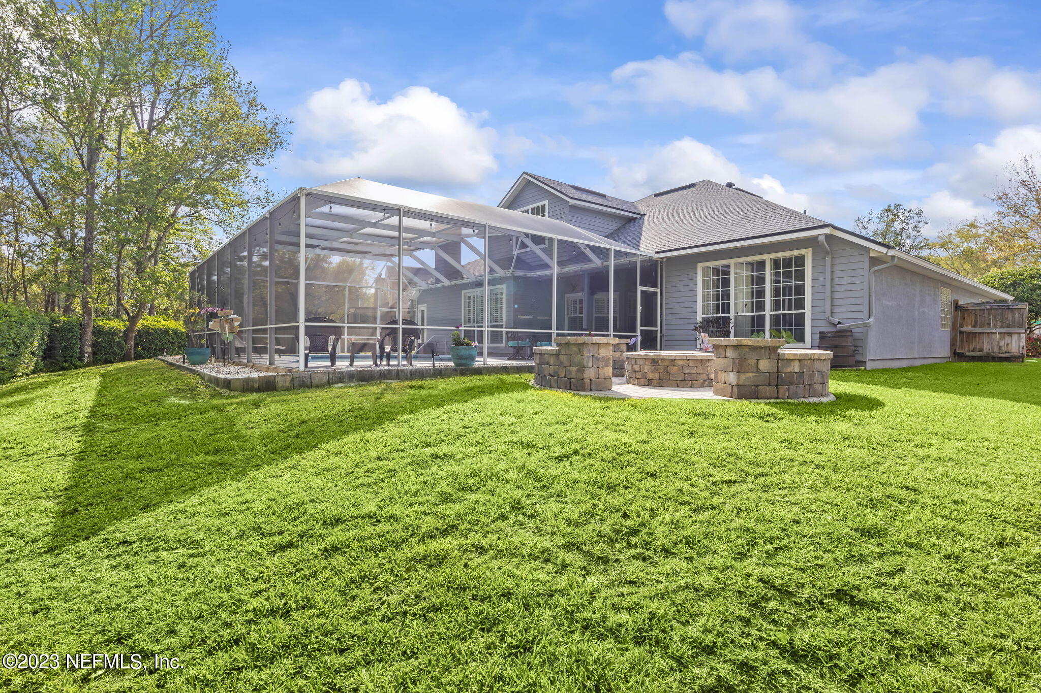 12279 LAKE FERN DR E