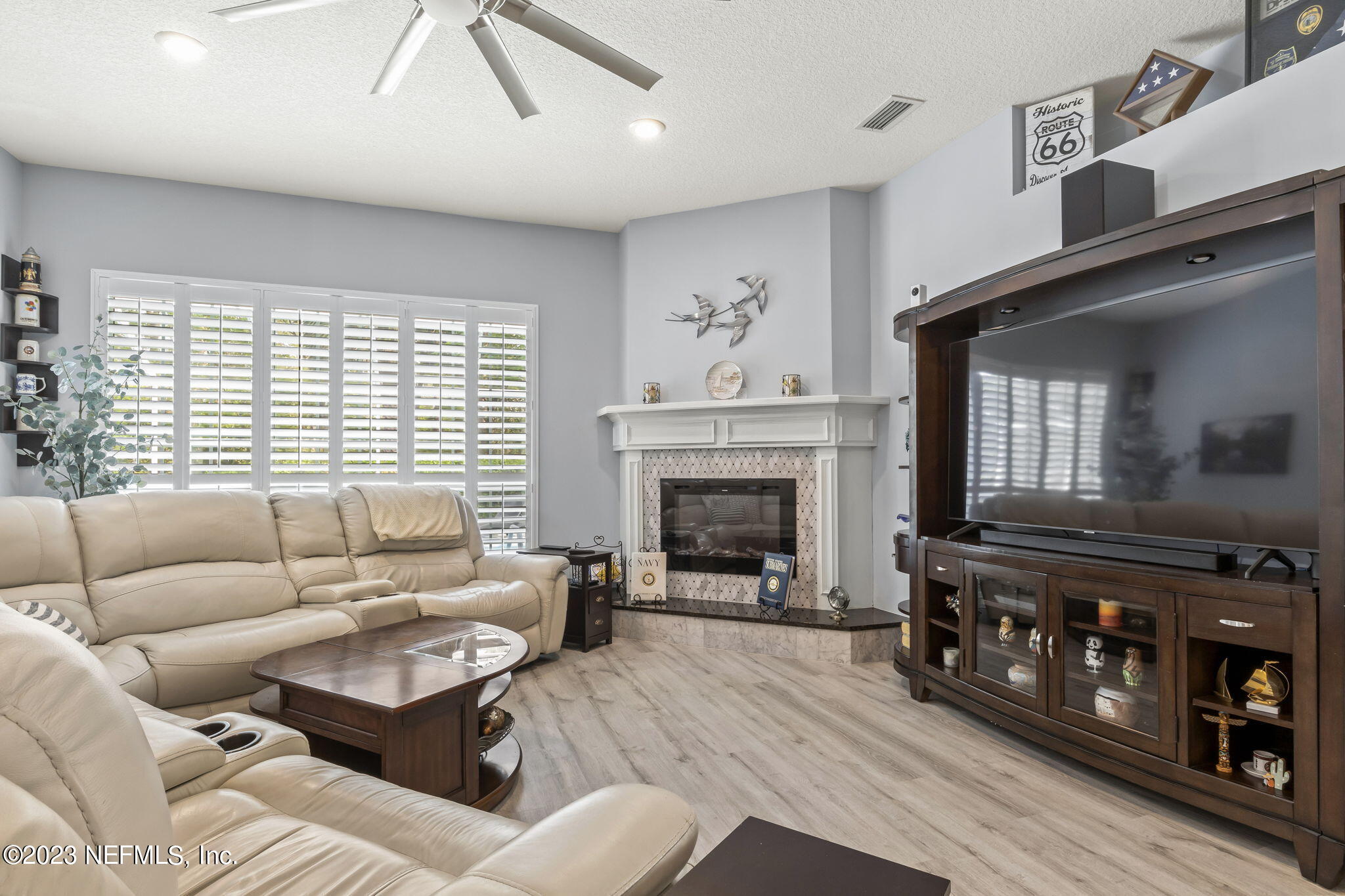 12279 LAKE FERN DR E
