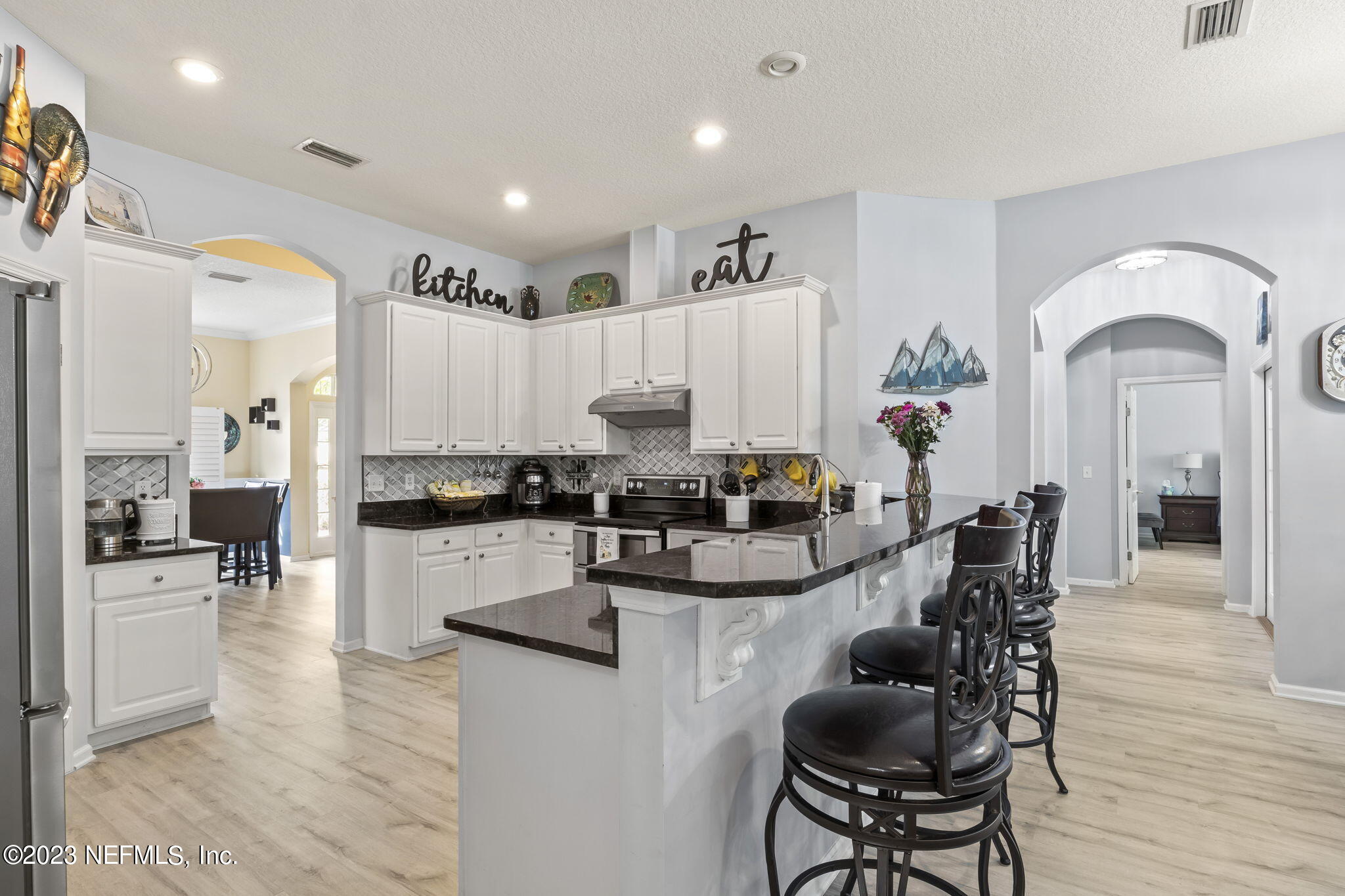 12279 LAKE FERN DR E