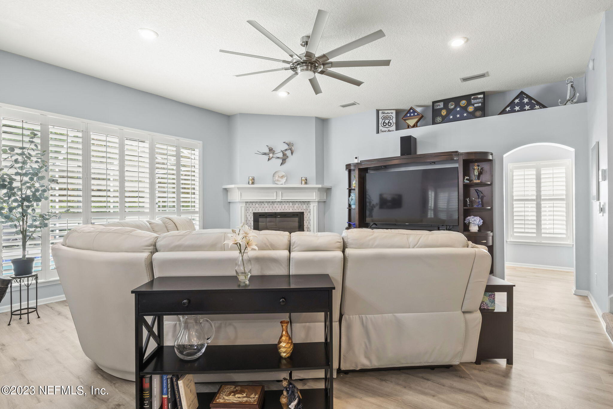 12279 LAKE FERN DR E