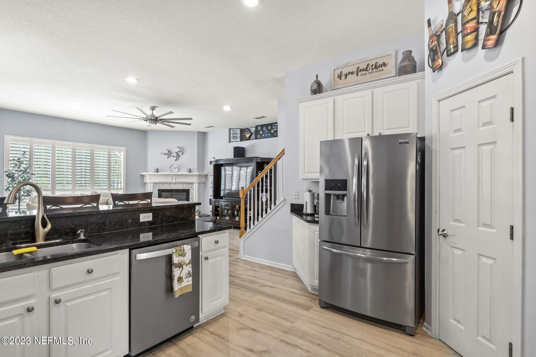 12279 LAKE FERN DR E