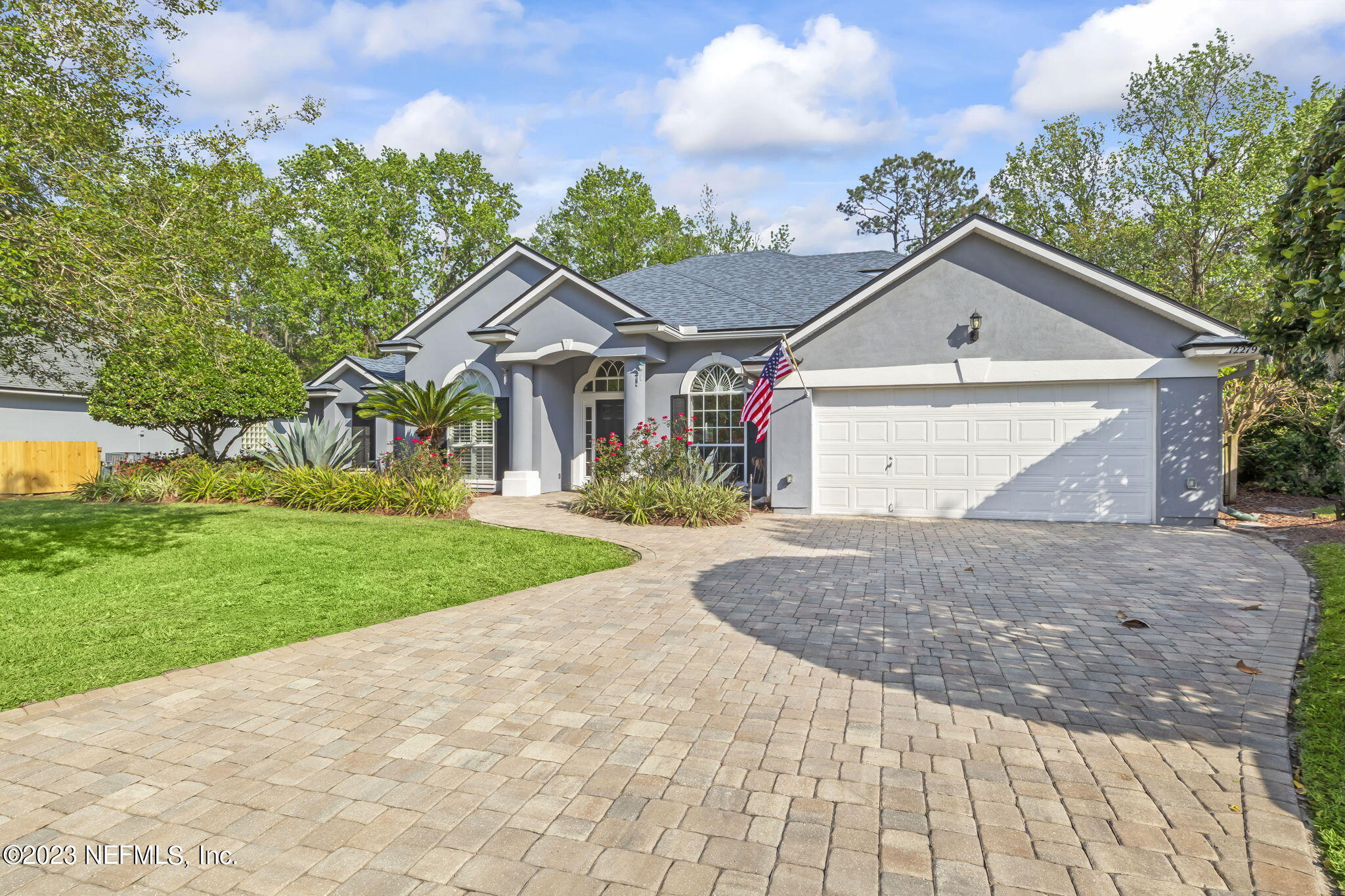 12279 LAKE FERN DR E