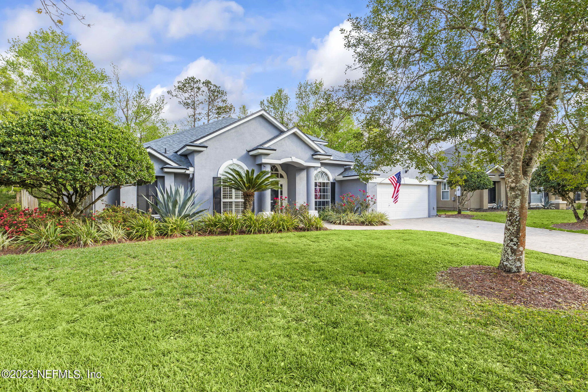 12279 LAKE FERN DR E