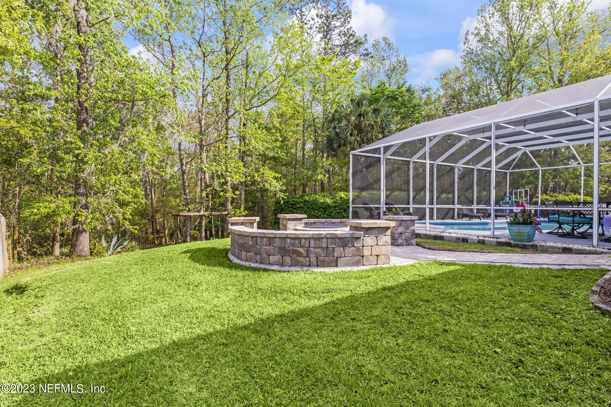 12279 LAKE FERN DR E
