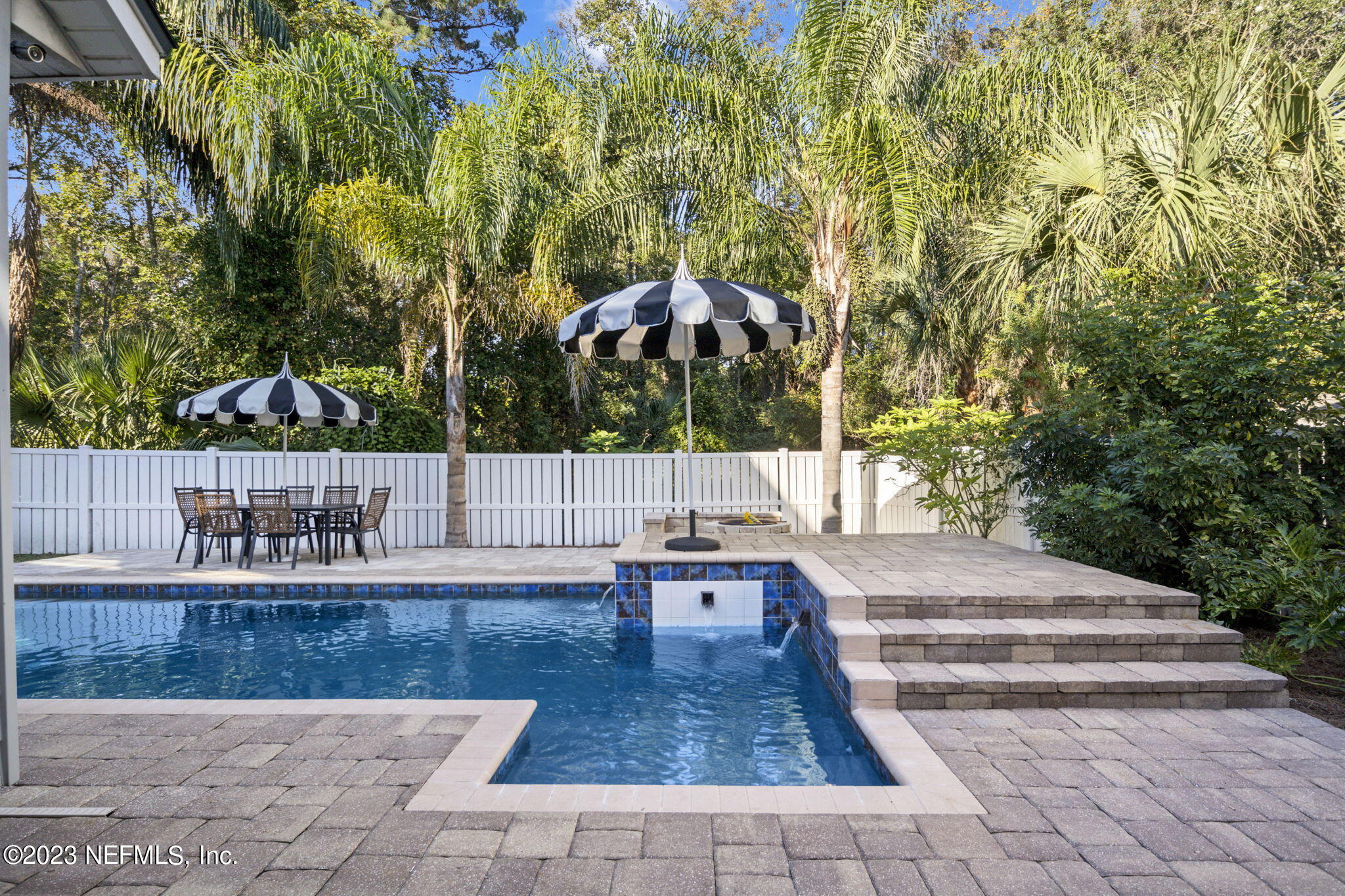 781 PARADISE LN