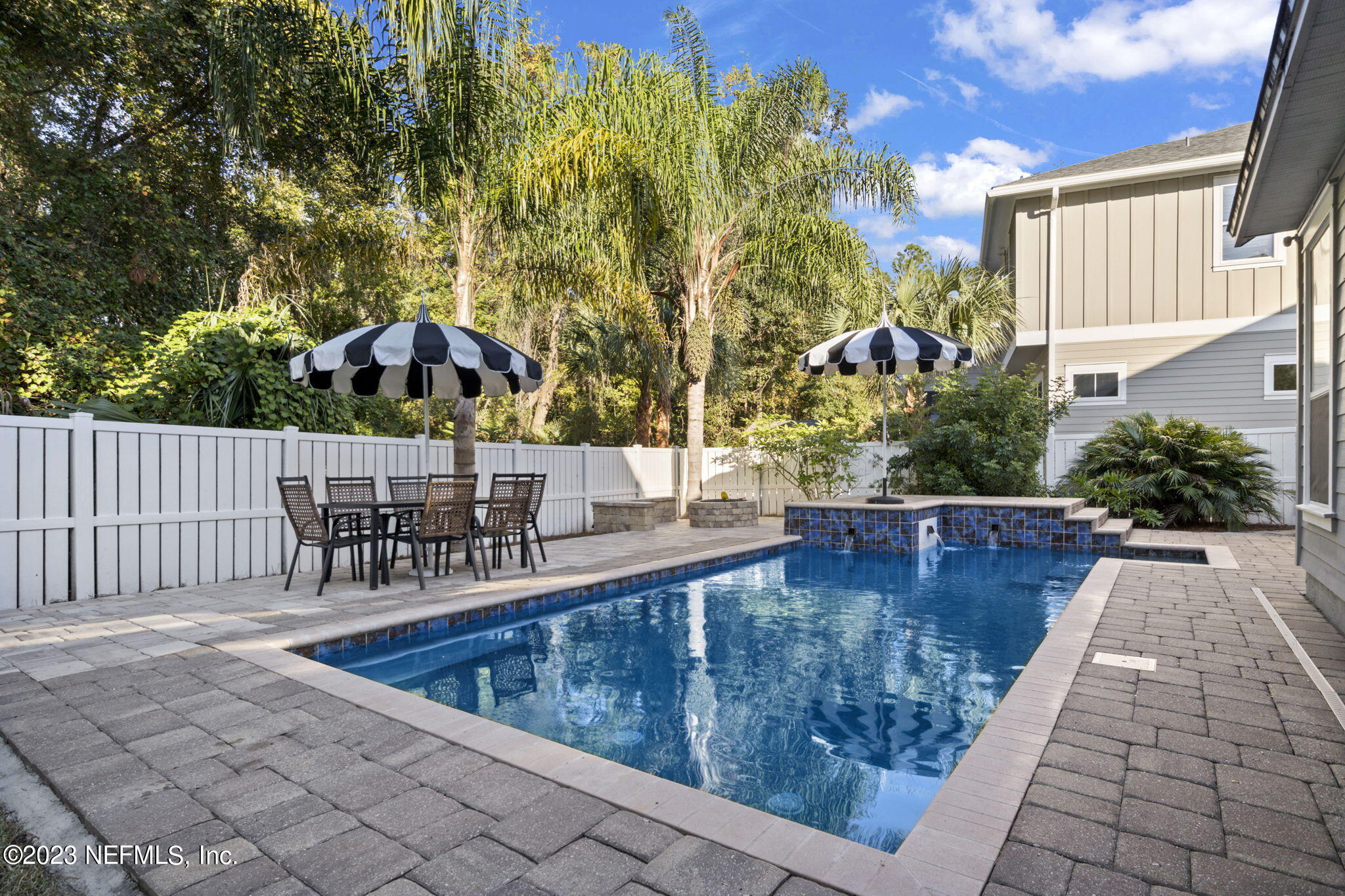781 PARADISE LN