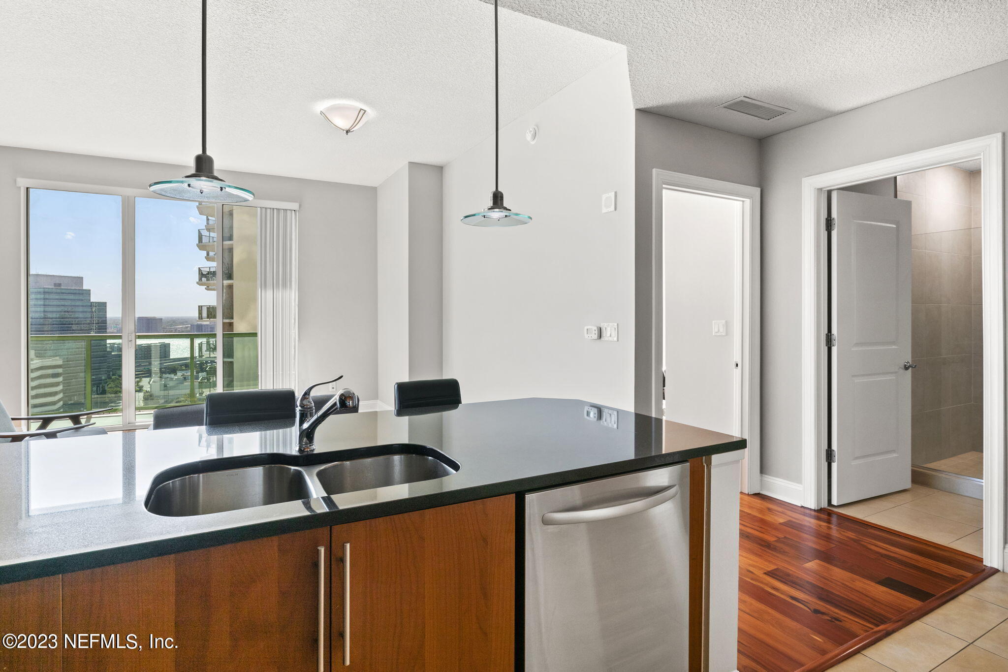 1431 RIVERPLACE BLVD Unit: 2101