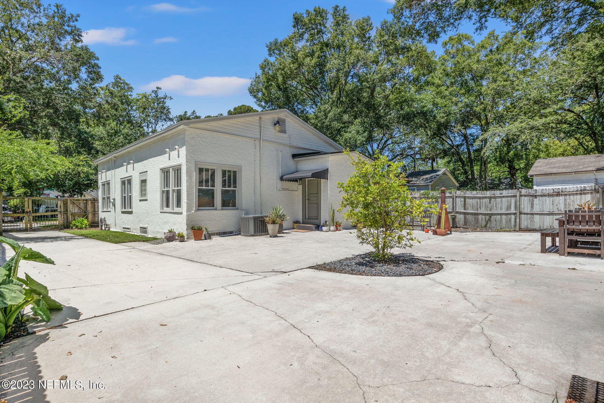 615 TALBOT AVE