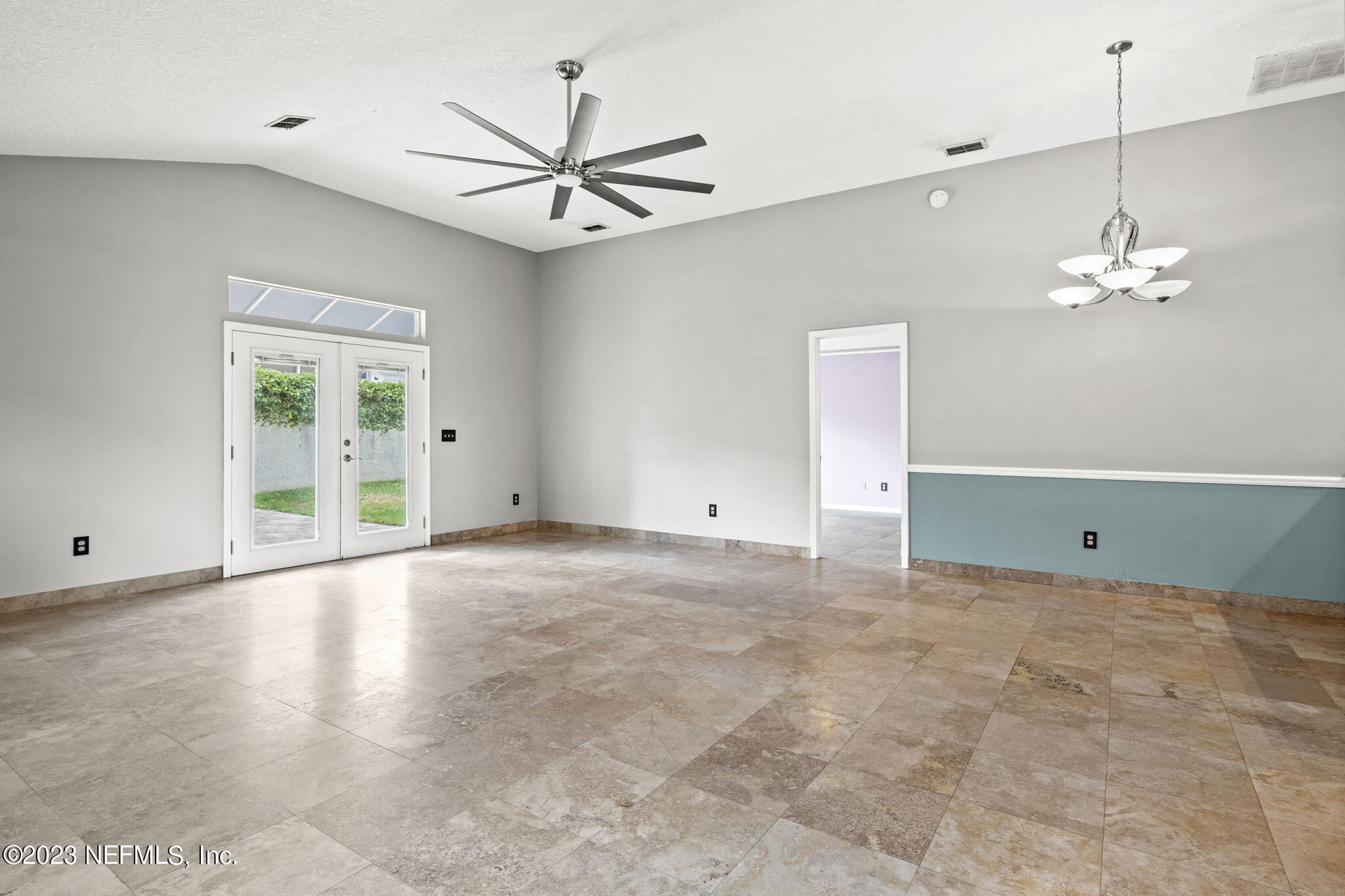 328 CHARLEMAGNE CIR