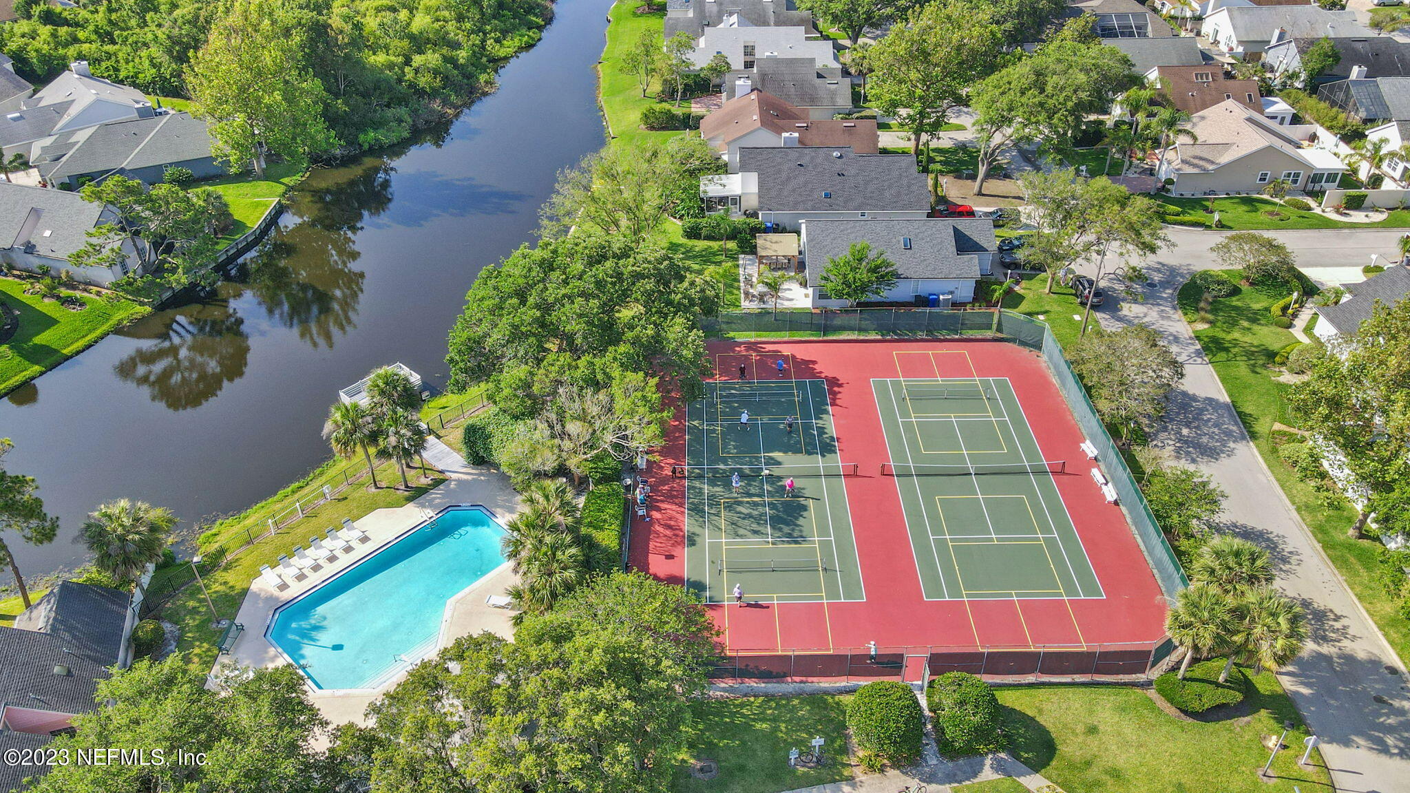 328 CHARLEMAGNE CIR