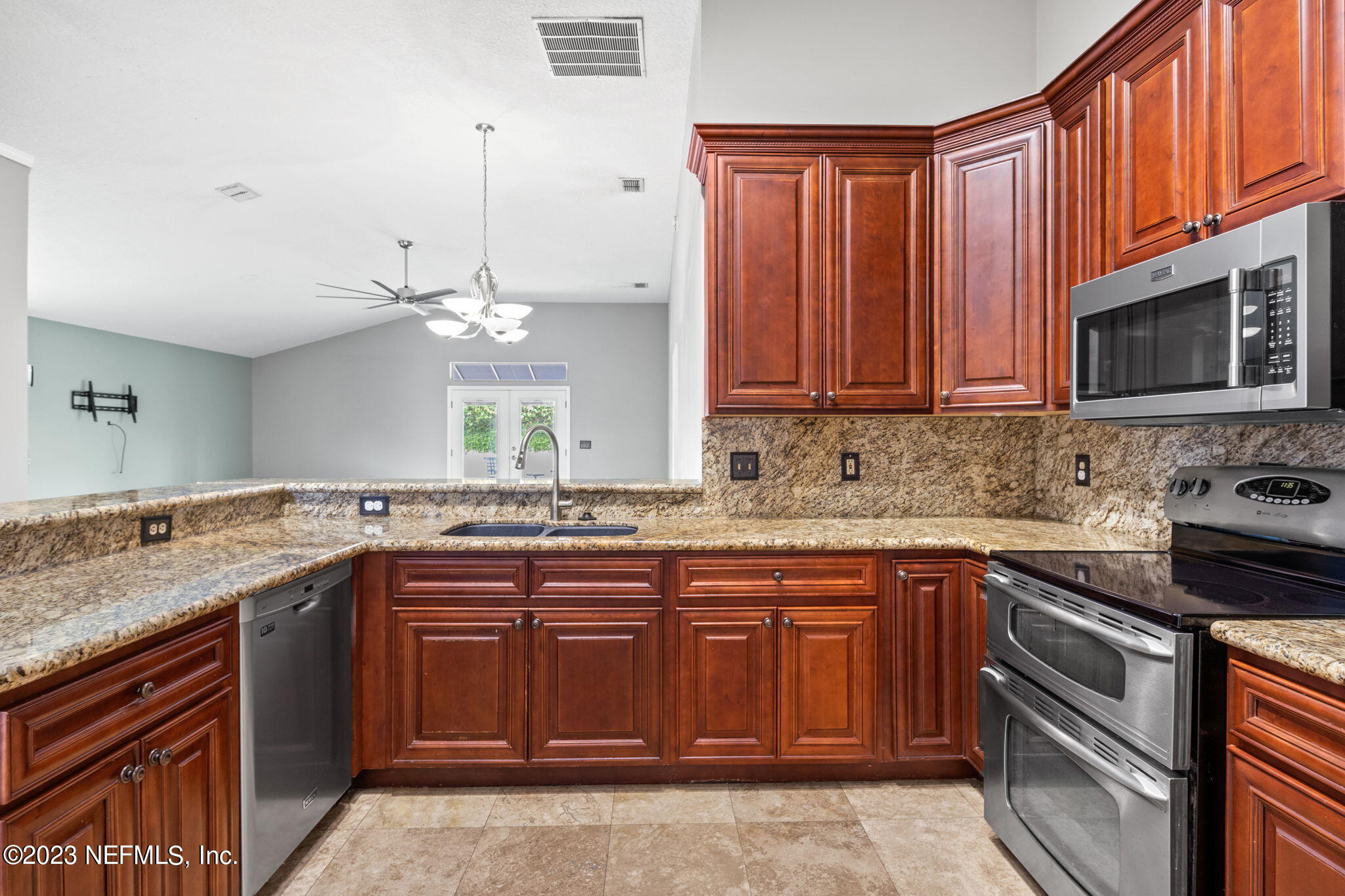 328 CHARLEMAGNE CIR