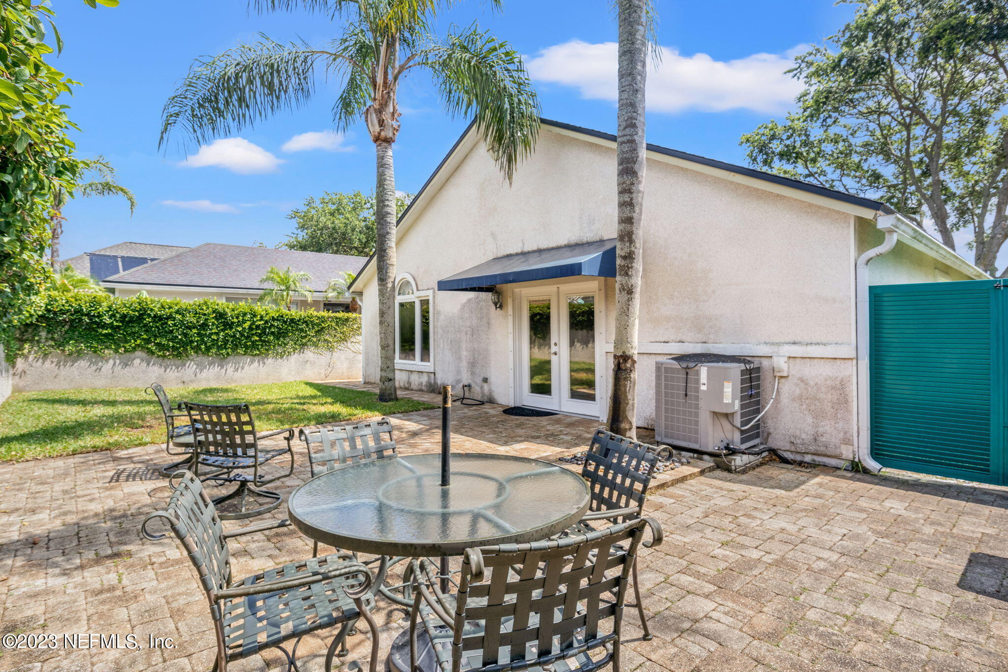 328 CHARLEMAGNE CIR