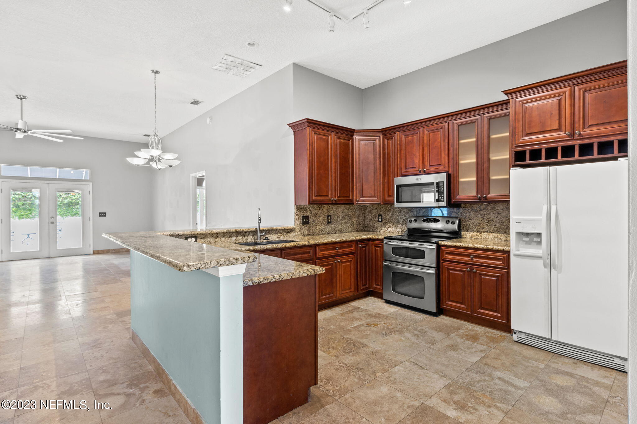328 CHARLEMAGNE CIR