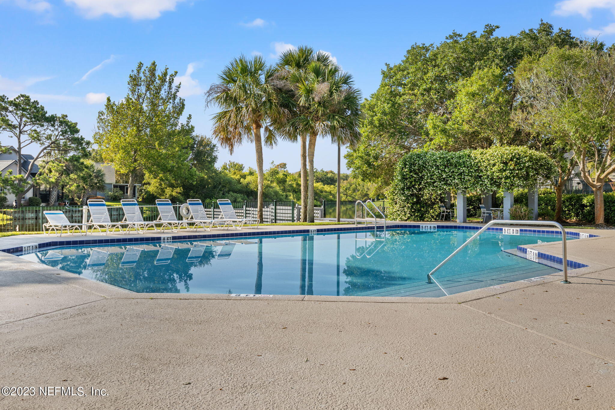 328 CHARLEMAGNE CIR