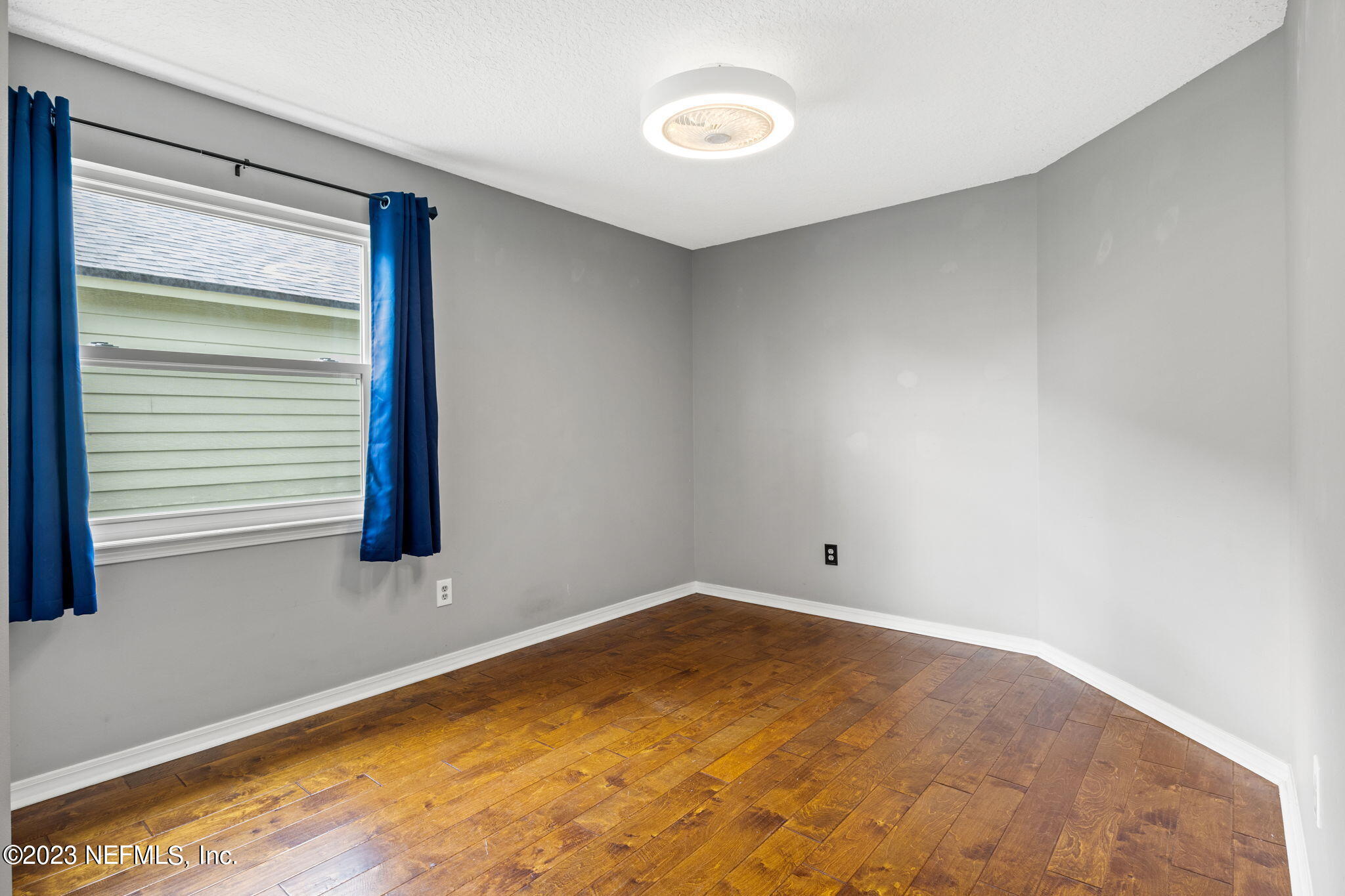 328 CHARLEMAGNE CIR