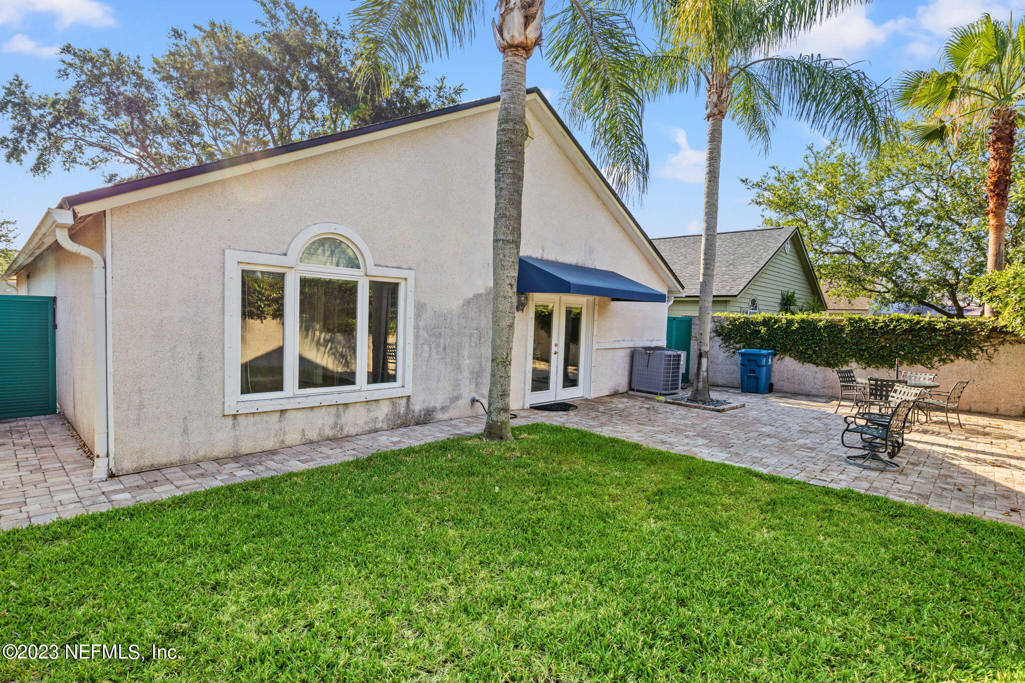 328 CHARLEMAGNE CIR
