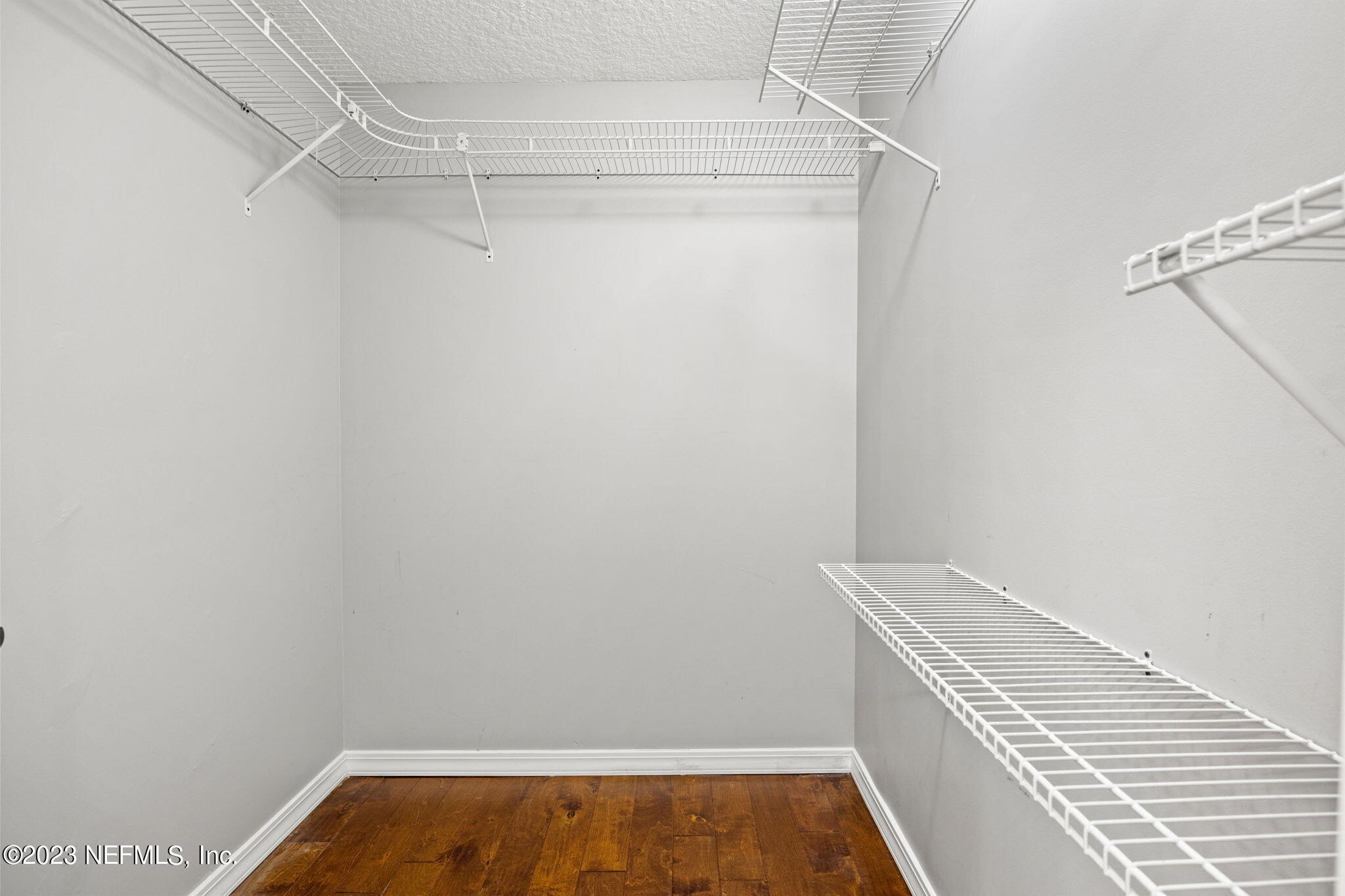 328 CHARLEMAGNE CIR