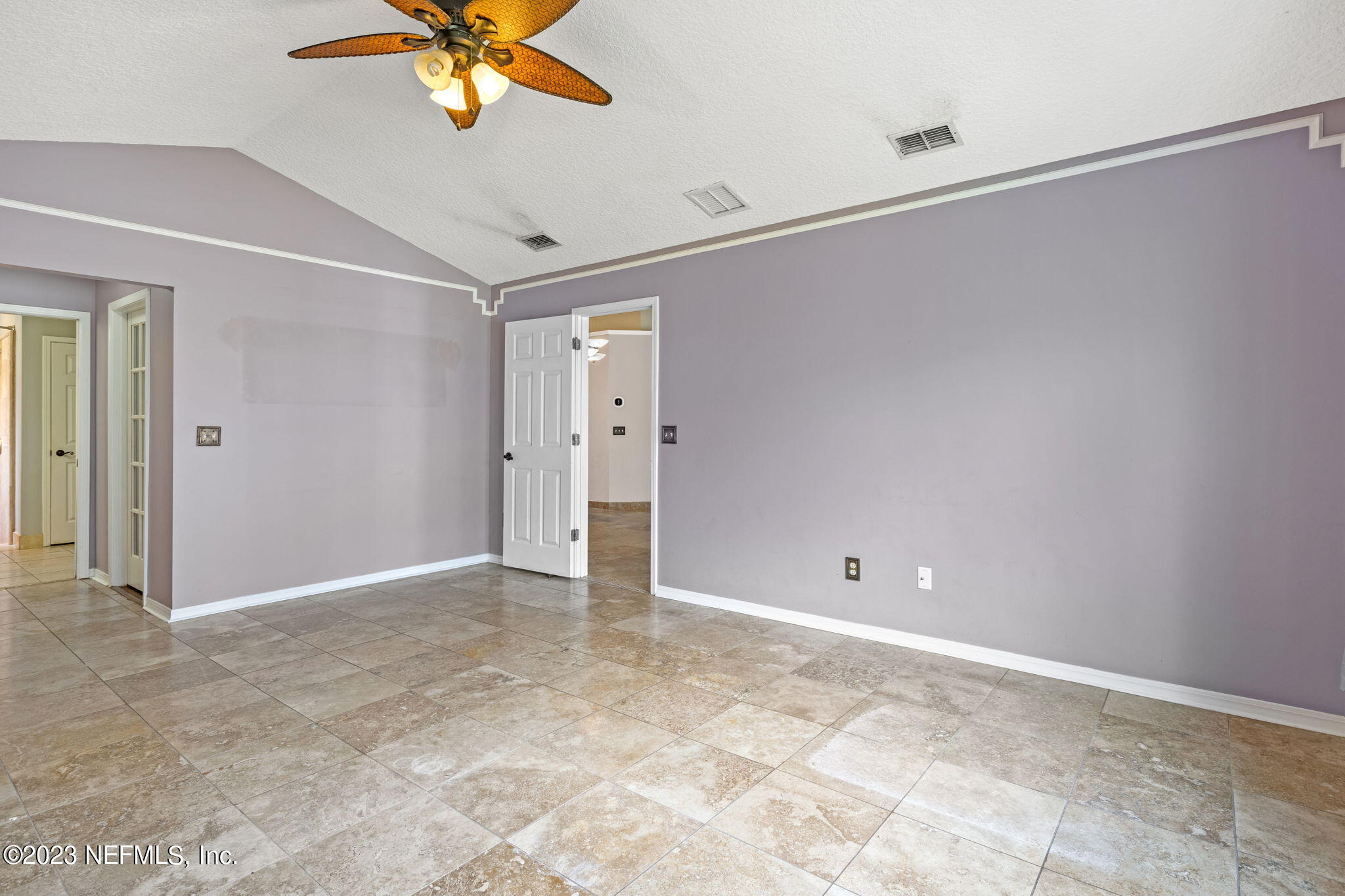 328 CHARLEMAGNE CIR