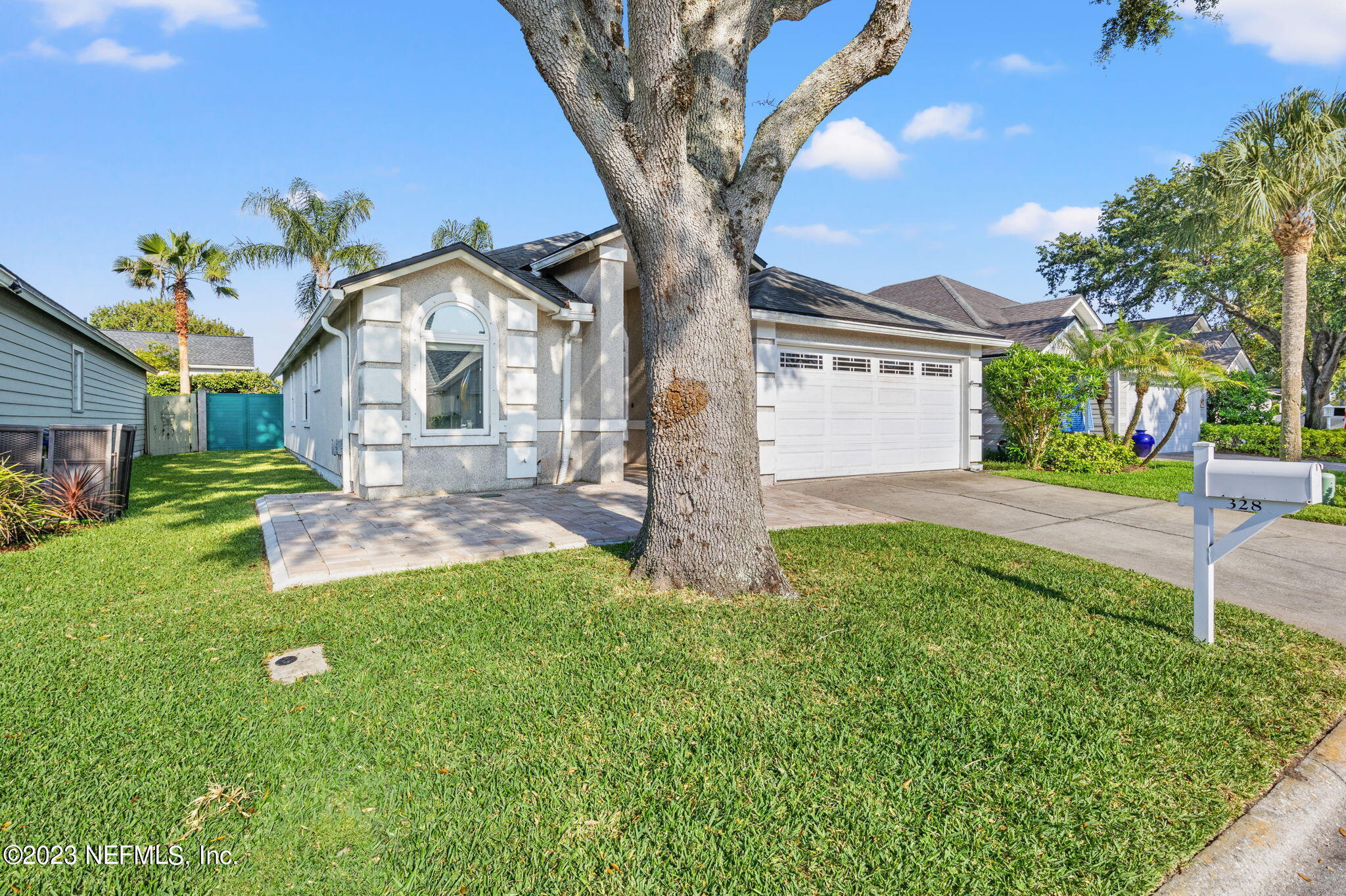 328 CHARLEMAGNE CIR