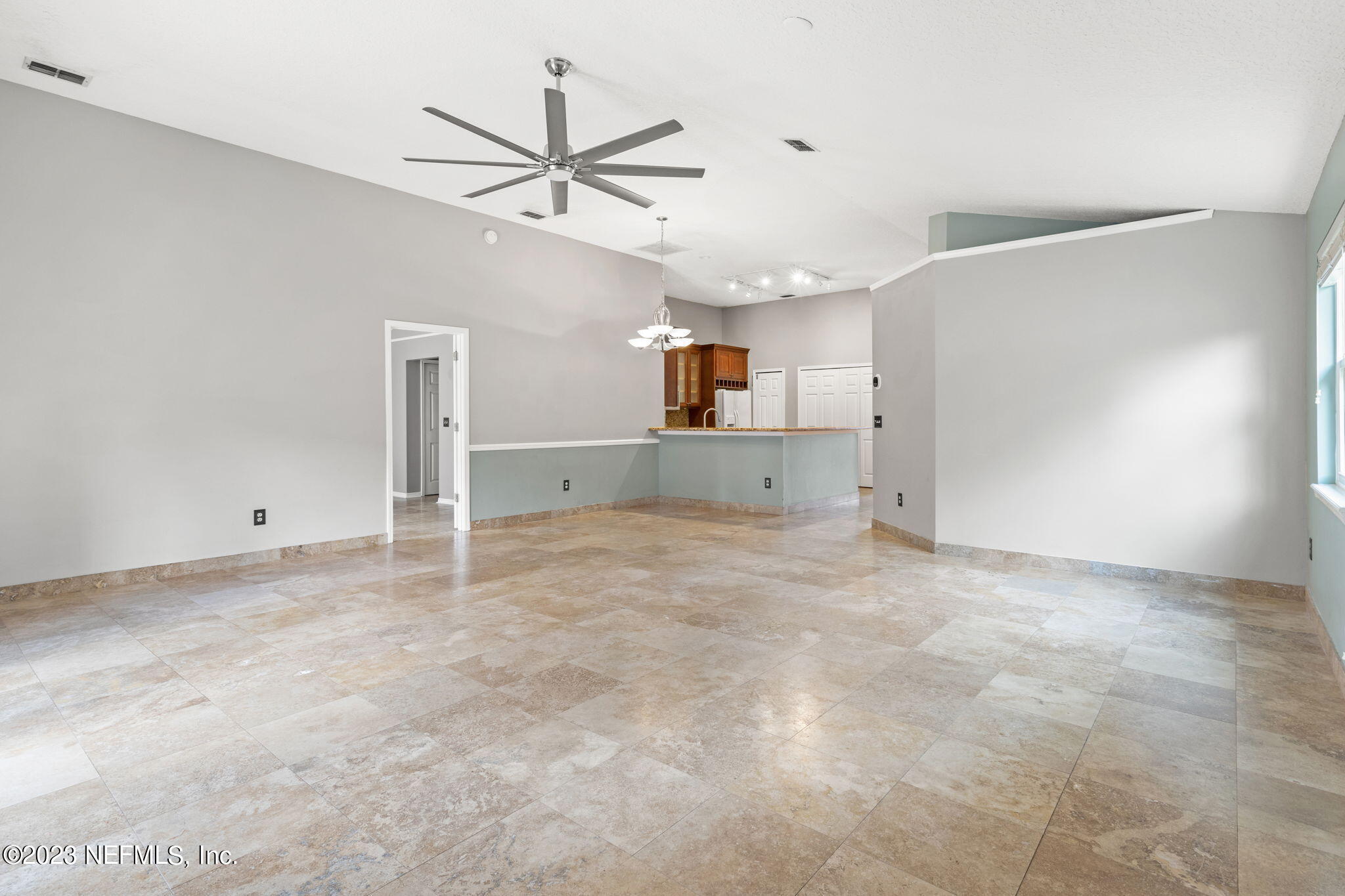 328 CHARLEMAGNE CIR