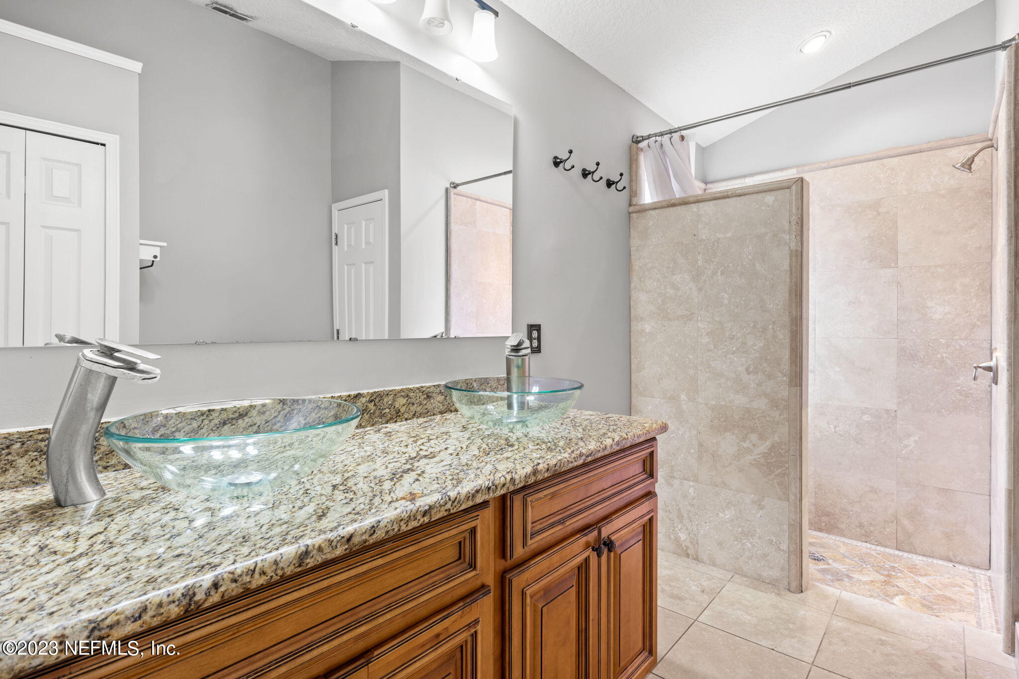 328 CHARLEMAGNE CIR