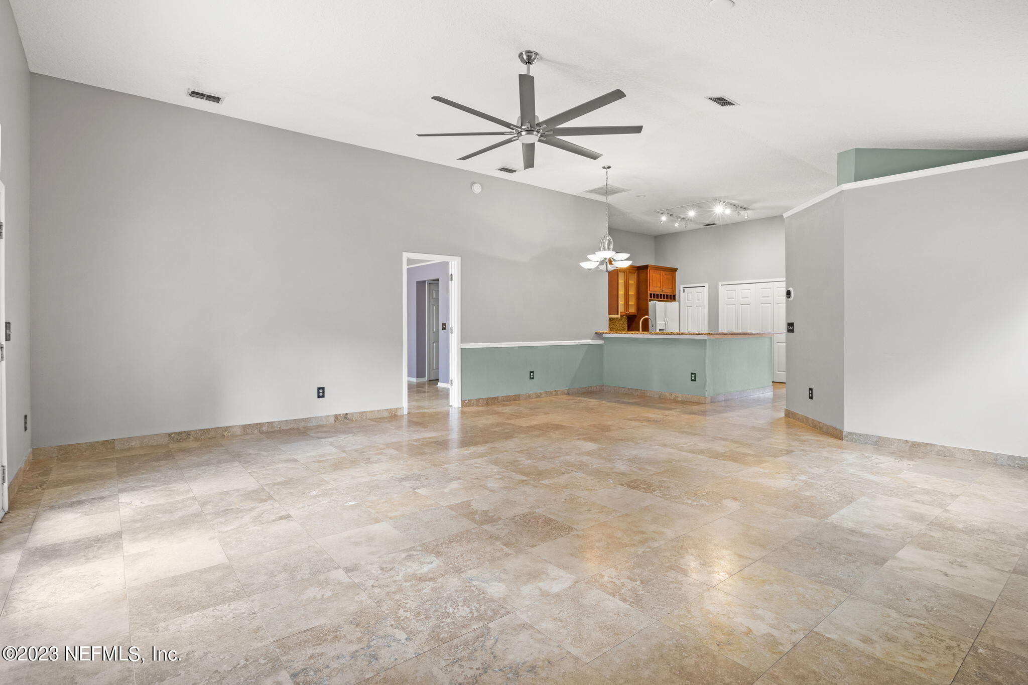 328 CHARLEMAGNE CIR