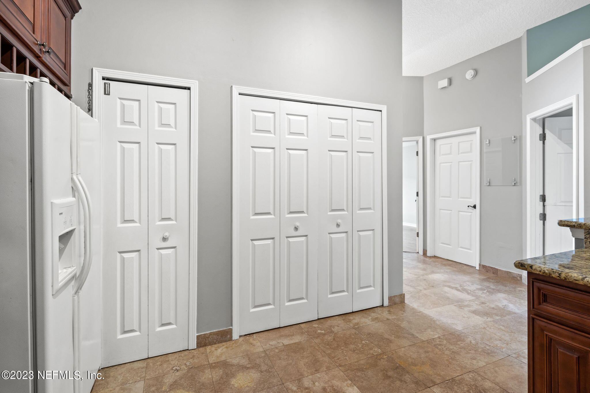 328 CHARLEMAGNE CIR
