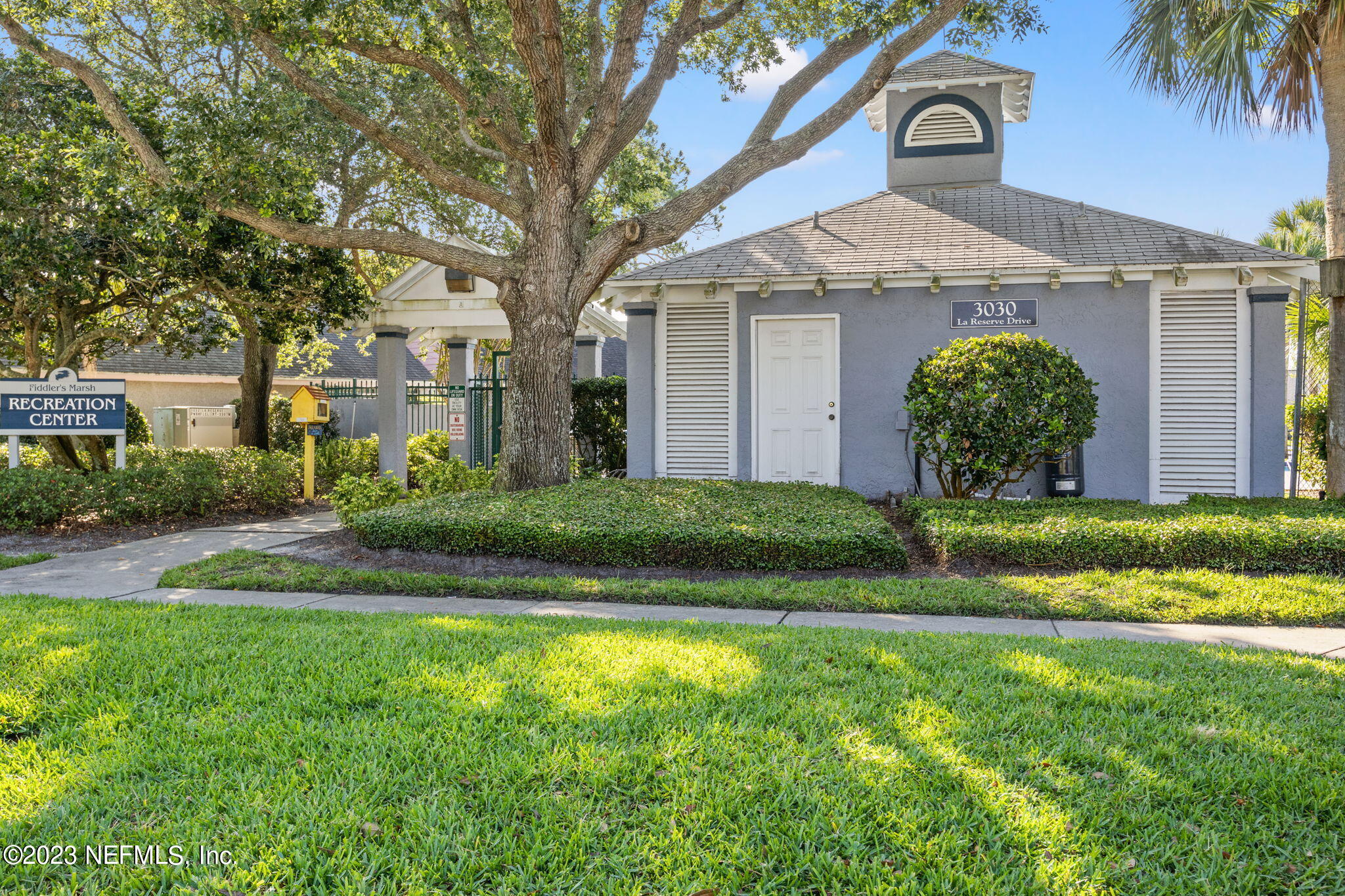 328 CHARLEMAGNE CIR