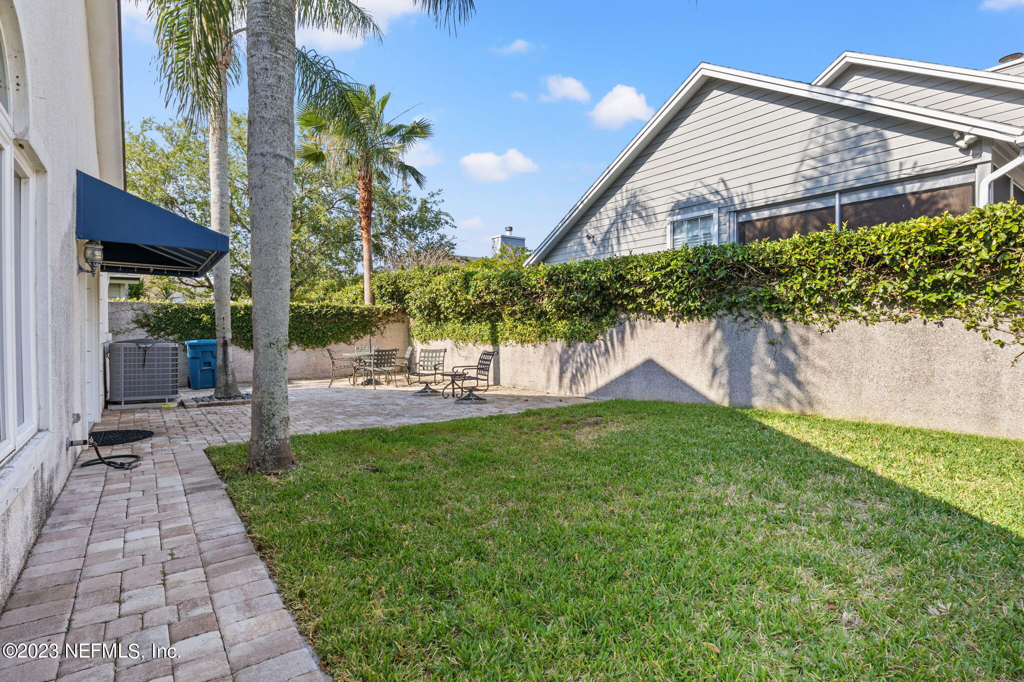 328 CHARLEMAGNE CIR