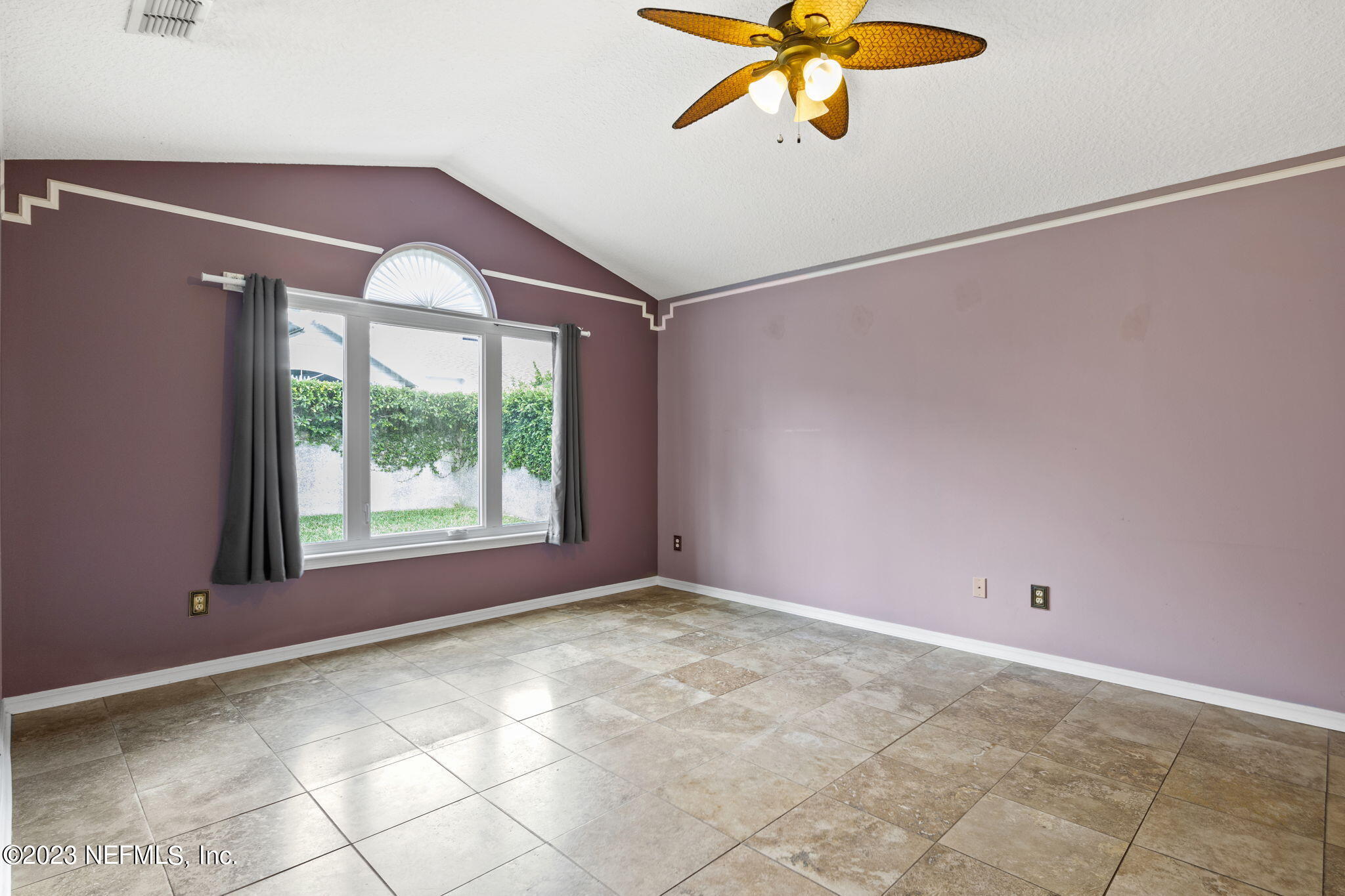 328 CHARLEMAGNE CIR