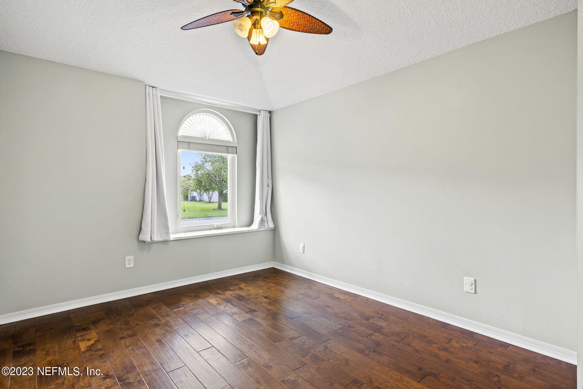 328 CHARLEMAGNE CIR