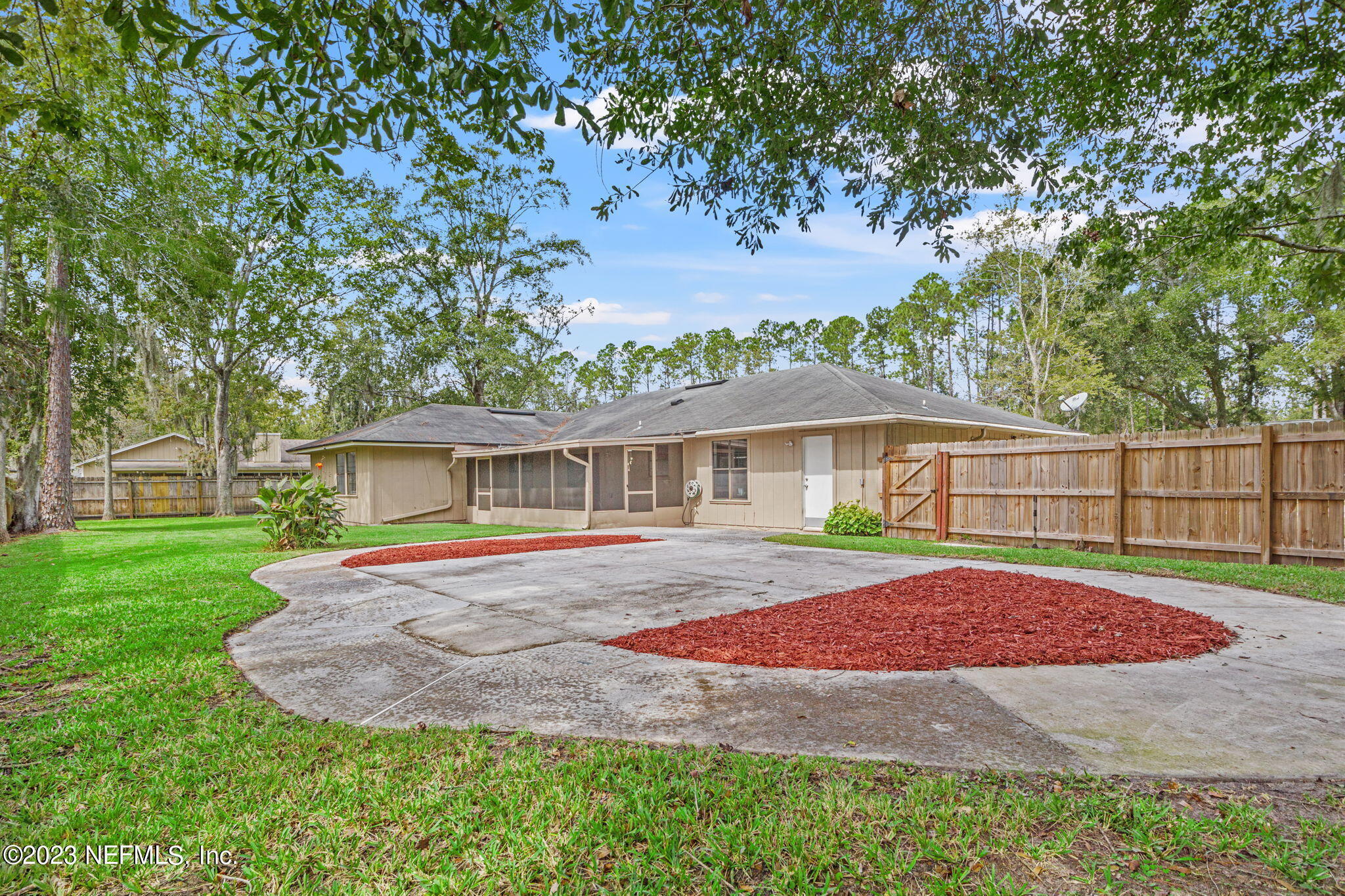 8147 WEYBRIDGE Drive