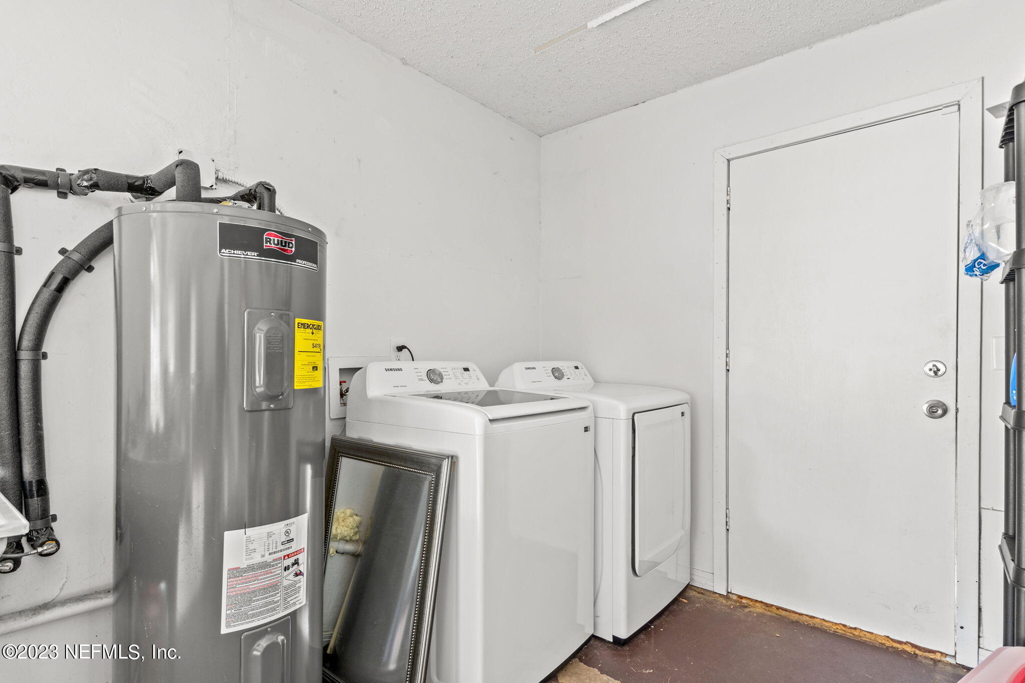 8147 WEYBRIDGE Drive